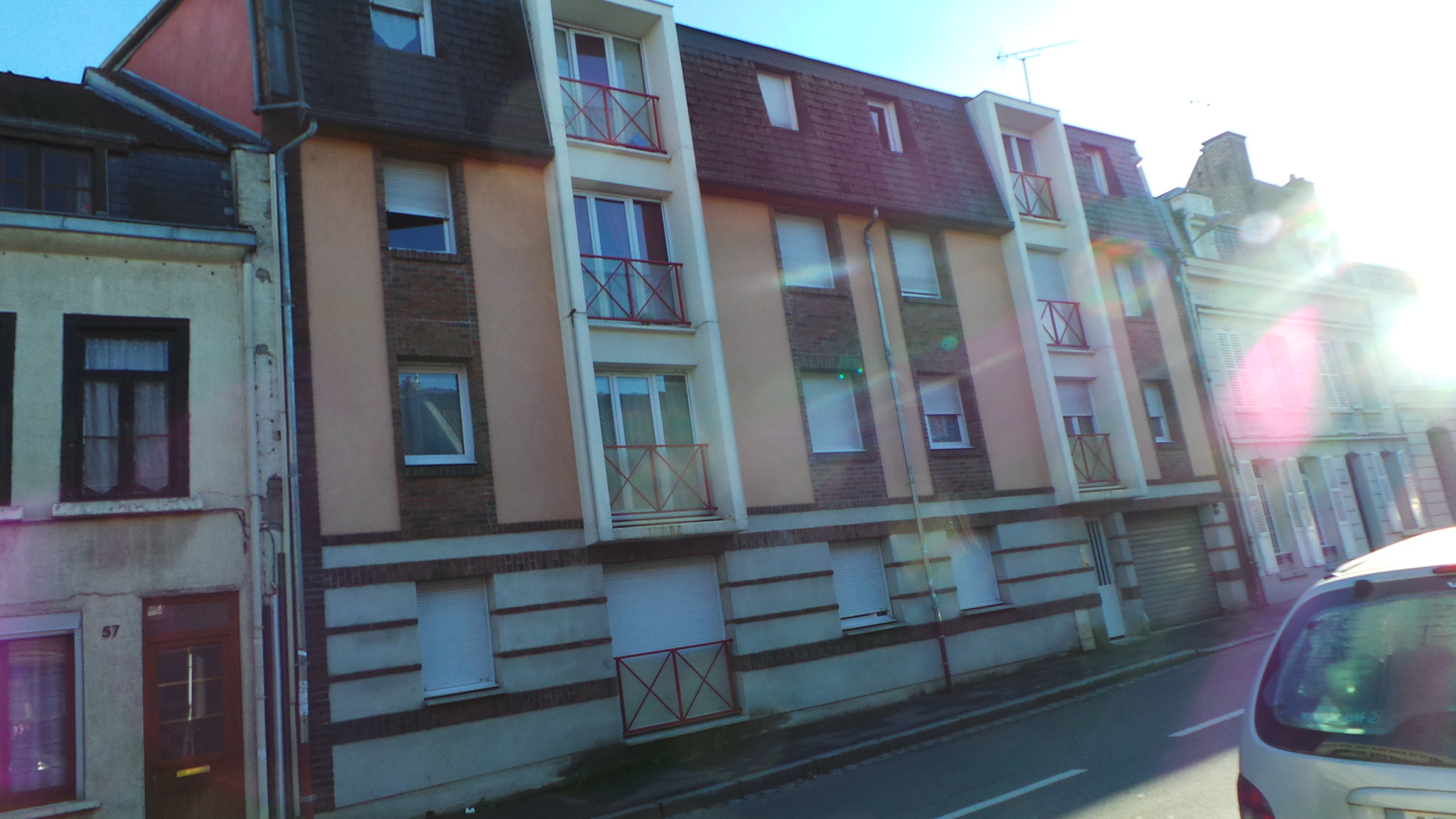 Immo80 – L'immobilier à Amiens et dans la Somme-AMIENS – Bas de la route de Rouen  : TRES BEL APPARTEMENT T2 MEUBLE avec 1 place de parking