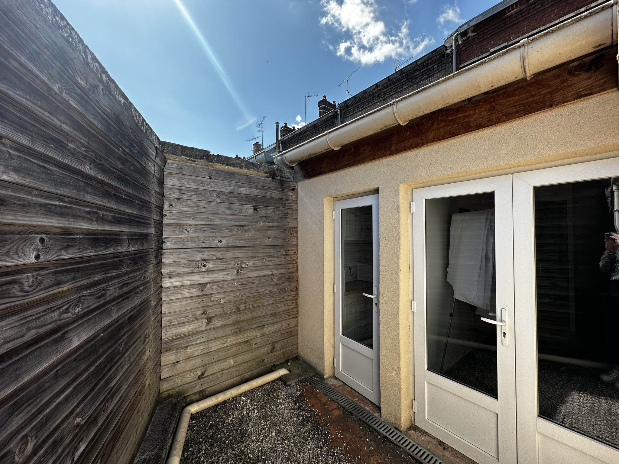 Immo80 – L'immobilier à Amiens et dans la Somme-AMIENS RUE DENFERT ROCHEREAU – BEL APPARTEMENT T2 AVEC COUR ET DEPENDANCE