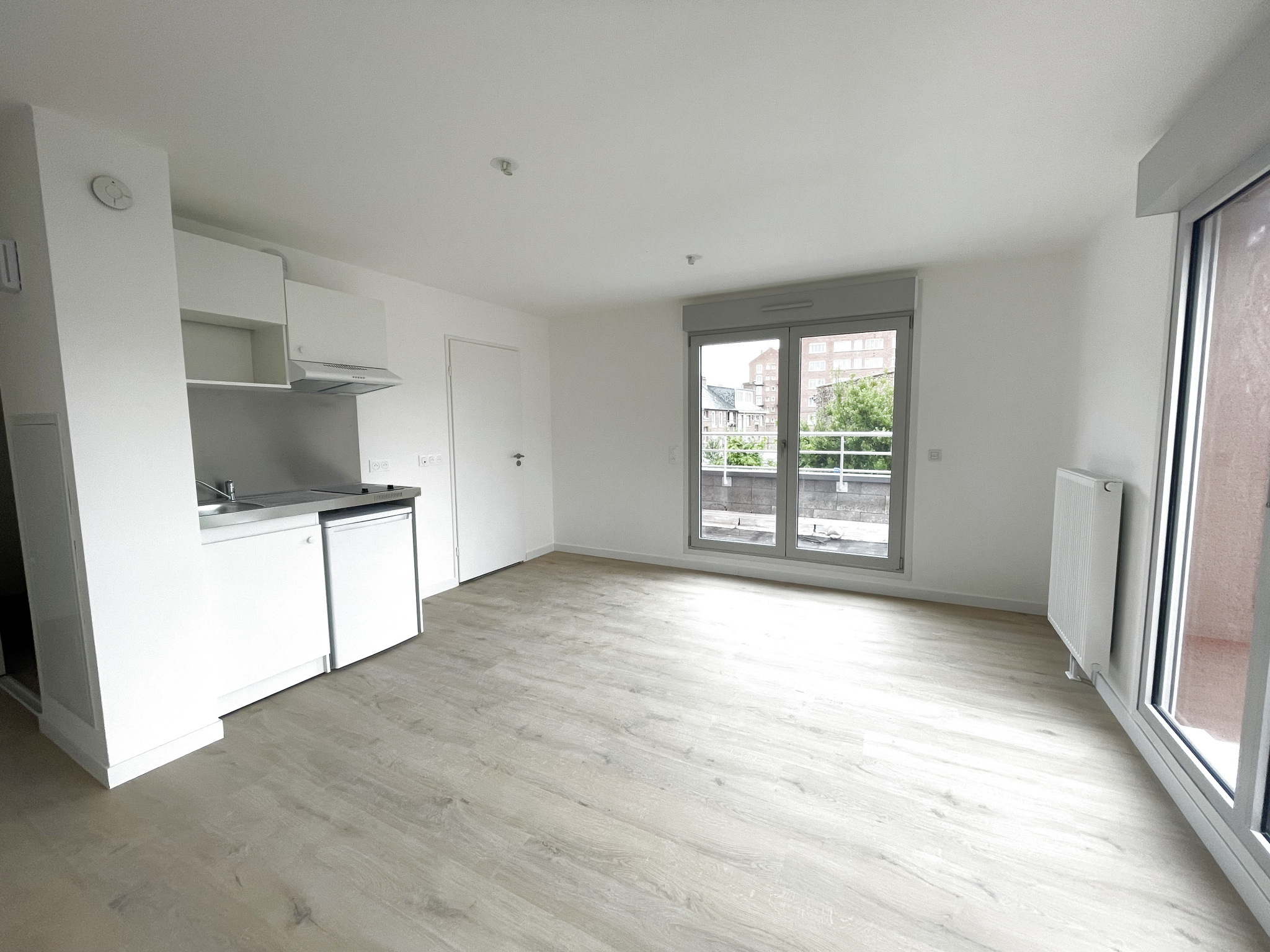 Immo80 – L'immobilier à Amiens et dans la Somme-AMIENS PLEIN CENTRE VILLE – RUE DES LOUVELS : BEL APPARTEMENT T1 NEUF avec grande terrasse