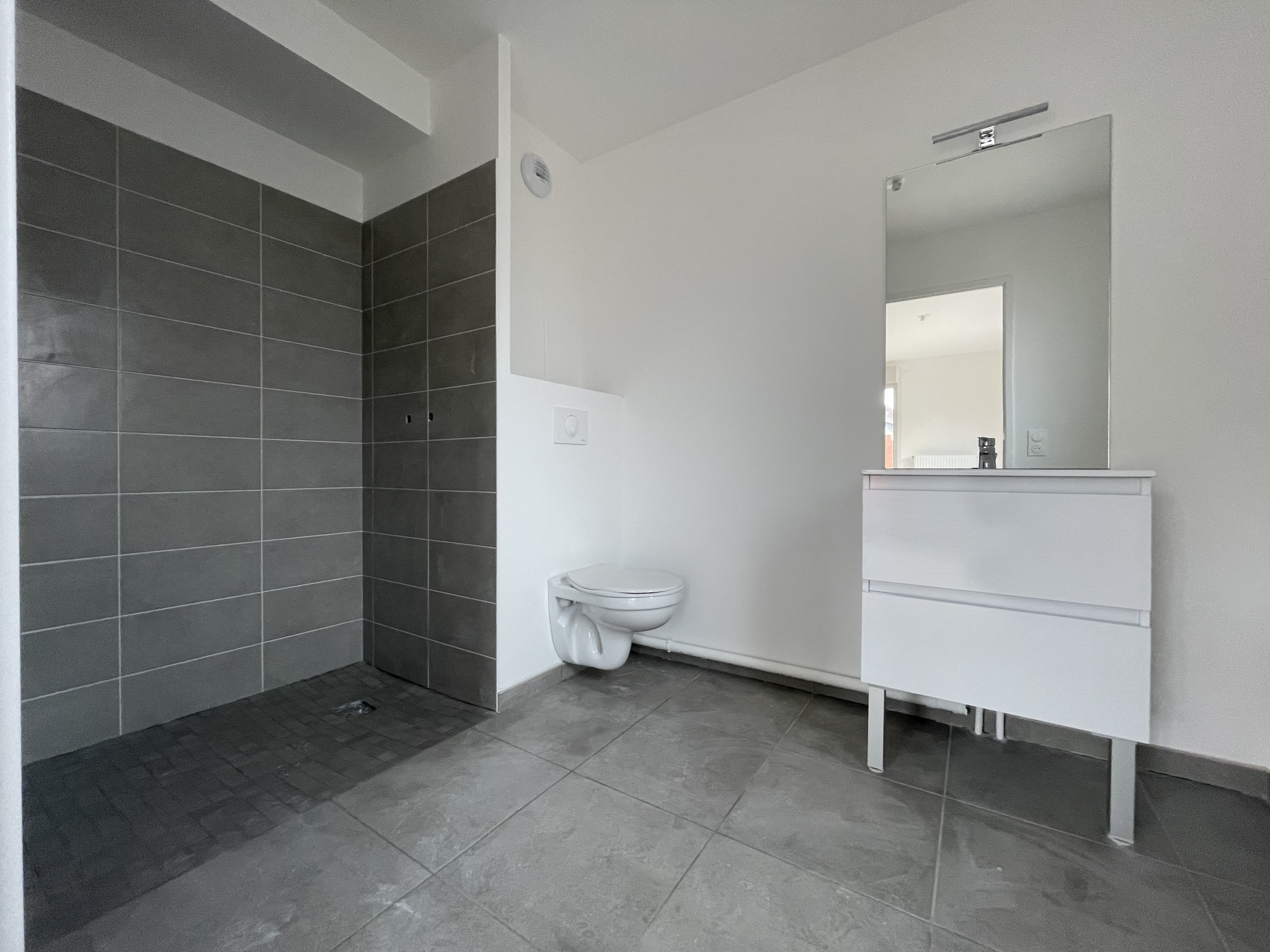 Immo80 – L'immobilier à Amiens et dans la Somme-AMIENS PLEIN CENTRE VILLE – RUE DES LOUVELS : BEL APPARTEMENT T1 NEUF avec grande terrasse