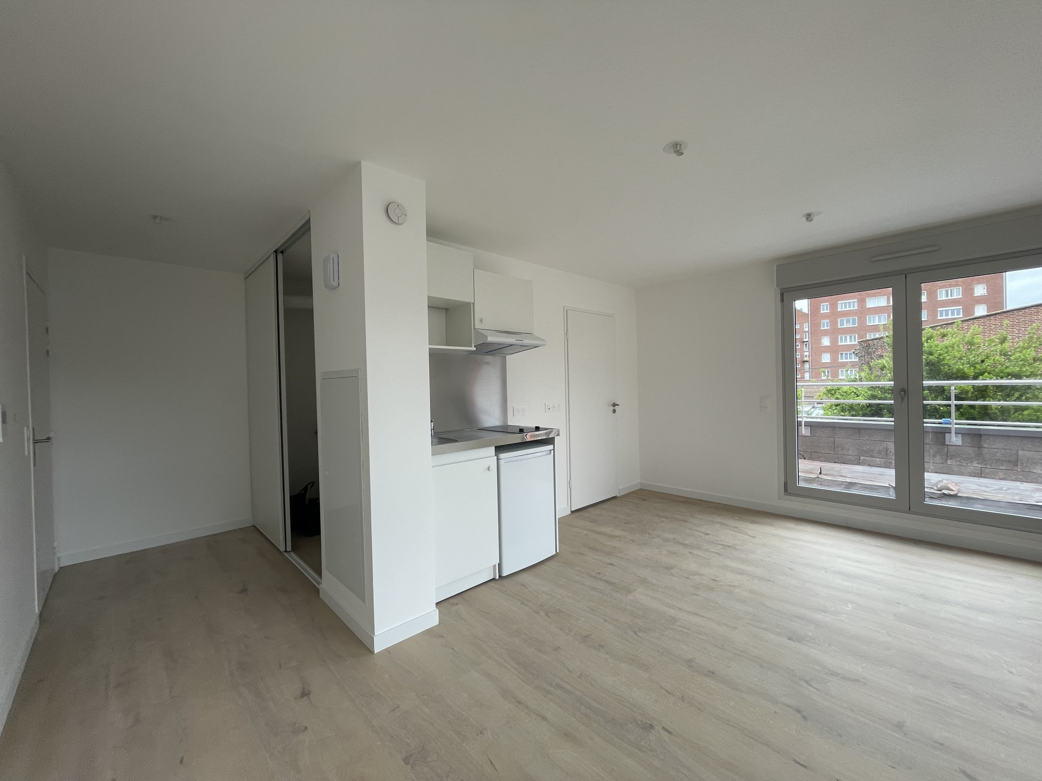 Immo80 – L'immobilier à Amiens et dans la Somme-AMIENS PLEIN CENTRE VILLE – RUE DES LOUVELS : BEL APPARTEMENT T1 NEUF avec grande terrasse