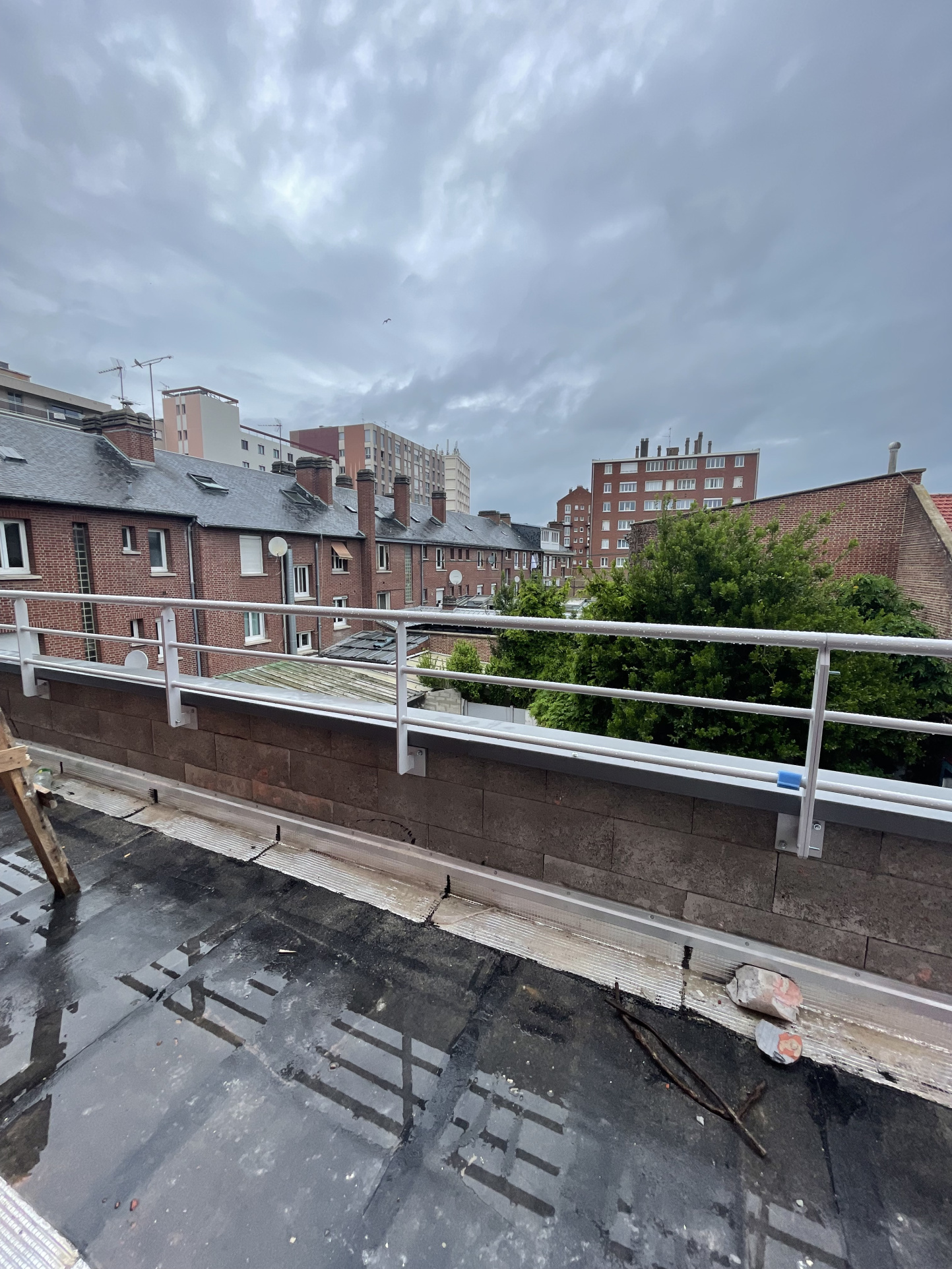 Immo80 – L'immobilier à Amiens et dans la Somme-AMIENS PLEIN CENTRE VILLE – RUE DES LOUVELS : BEL APPARTEMENT T1 NEUF avec grande terrasse
