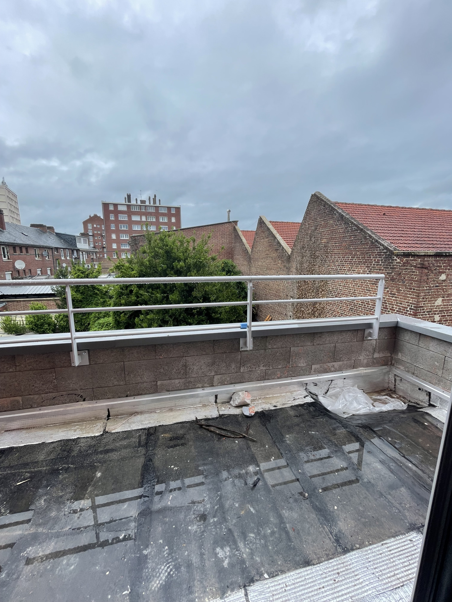 Immo80 – L'immobilier à Amiens et dans la Somme-AMIENS PLEIN CENTRE VILLE – RUE DES LOUVELS : BEL APPARTEMENT T1 NEUF avec grande terrasse
