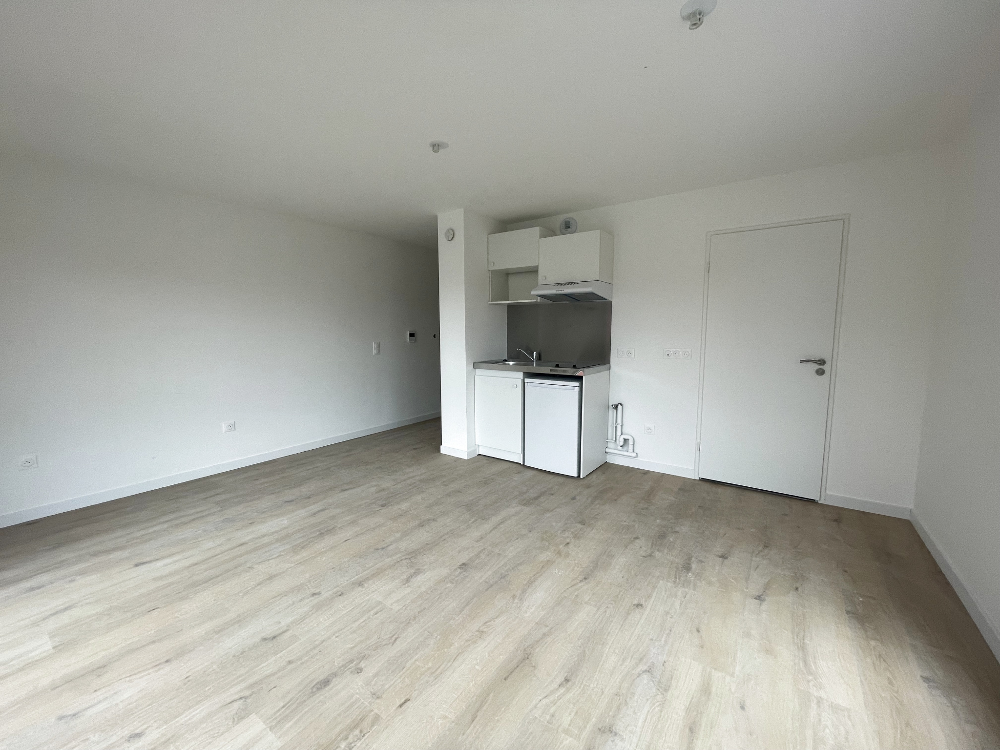 Immo80 – L'immobilier à Amiens et dans la Somme-AMIENS PLEIN CENTRE VILLE – RUE DES LOUVELS : BEL APPARTEMENT T1 NEUF avec grande terrasse