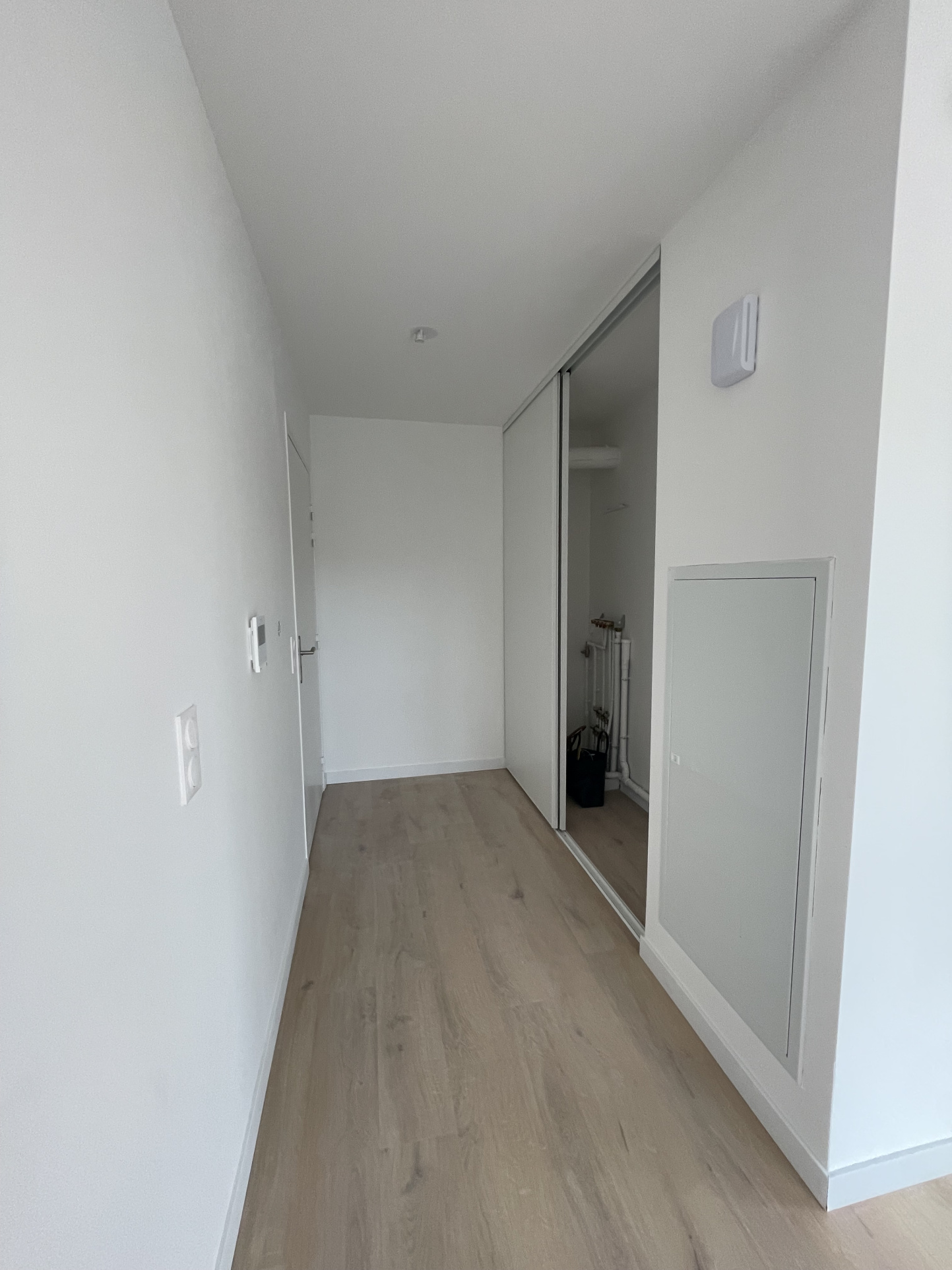Immo80 – L'immobilier à Amiens et dans la Somme-AMIENS PLEIN CENTRE VILLE – RUE DES LOUVELS : BEL APPARTEMENT T1 NEUF avec grande terrasse