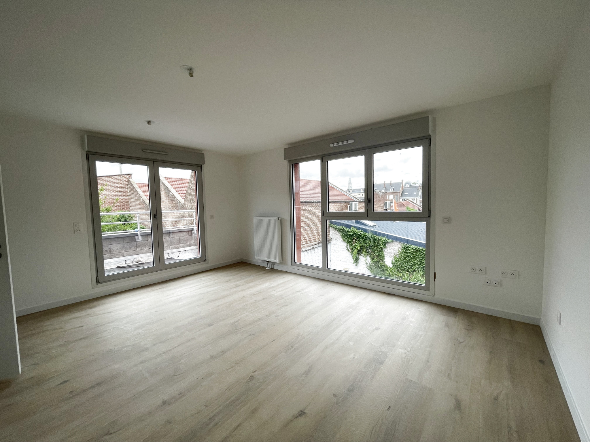 Immo80 – L'immobilier à Amiens et dans la Somme-AMIENS PLEIN CENTRE VILLE – RUE DES LOUVELS : BEL APPARTEMENT T1 NEUF avec grande terrasse