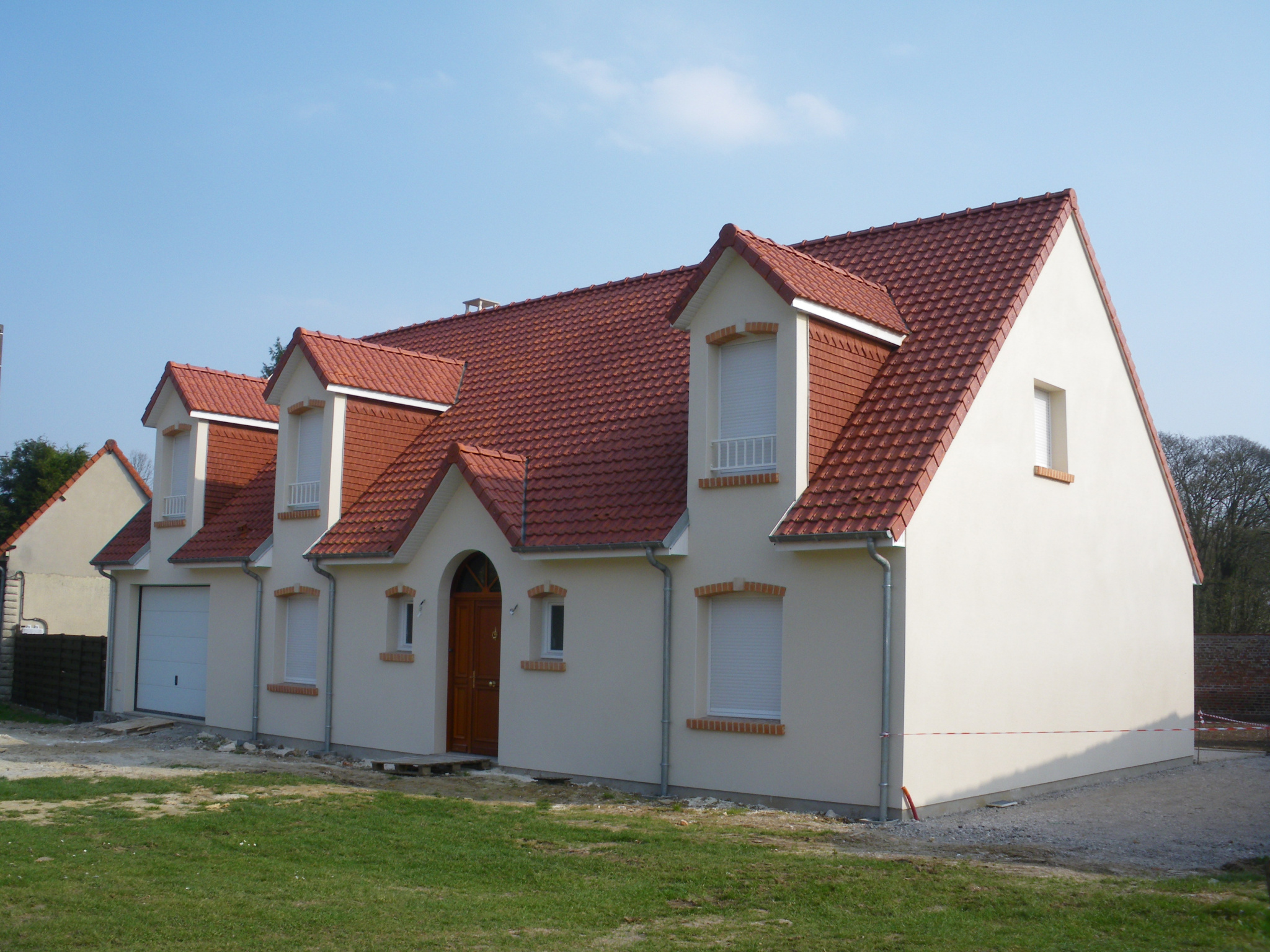 Immo80 – L'immobilier à Amiens et dans la Somme-SAINS EN AMIENOIS : SUPERBE PAVILLON INDIVIDUEL T6 avec garage, terrasse et jardin