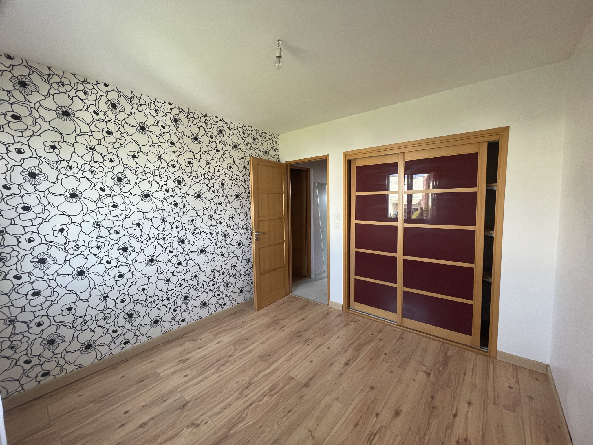 Immo80 – L'immobilier à Amiens et dans la Somme-AMIENS QUARTIER ST PIERRE : PAVILLON JUMELE AVEC JARDIN, GARAGE et CAVE COMPLETE
