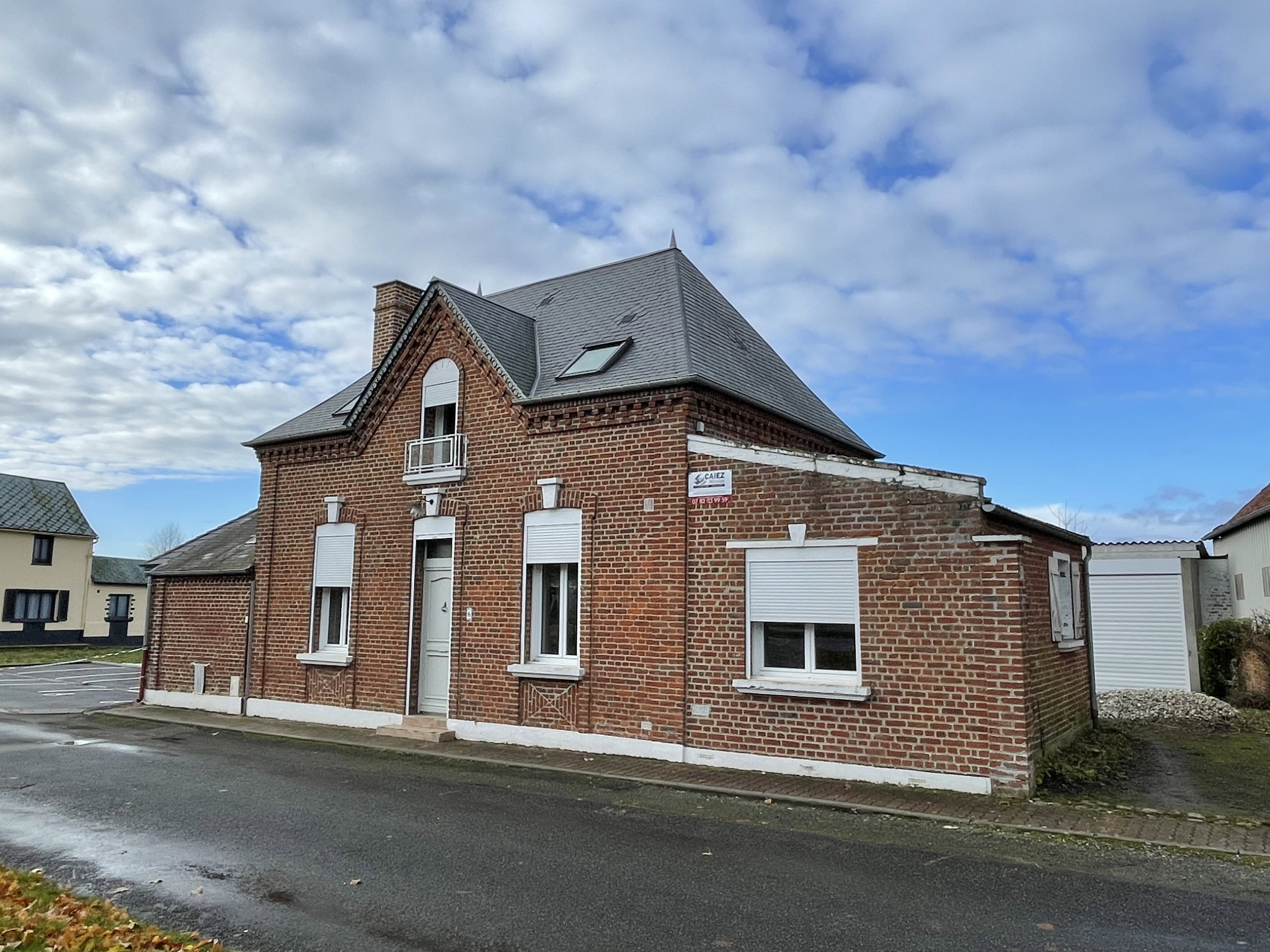 Immo80 – L'immobilier à Amiens et dans la Somme-15 MIN D’AMIENS – sur la Commune de TALMAS : belle maison individuelle T4 avec garages et jardin