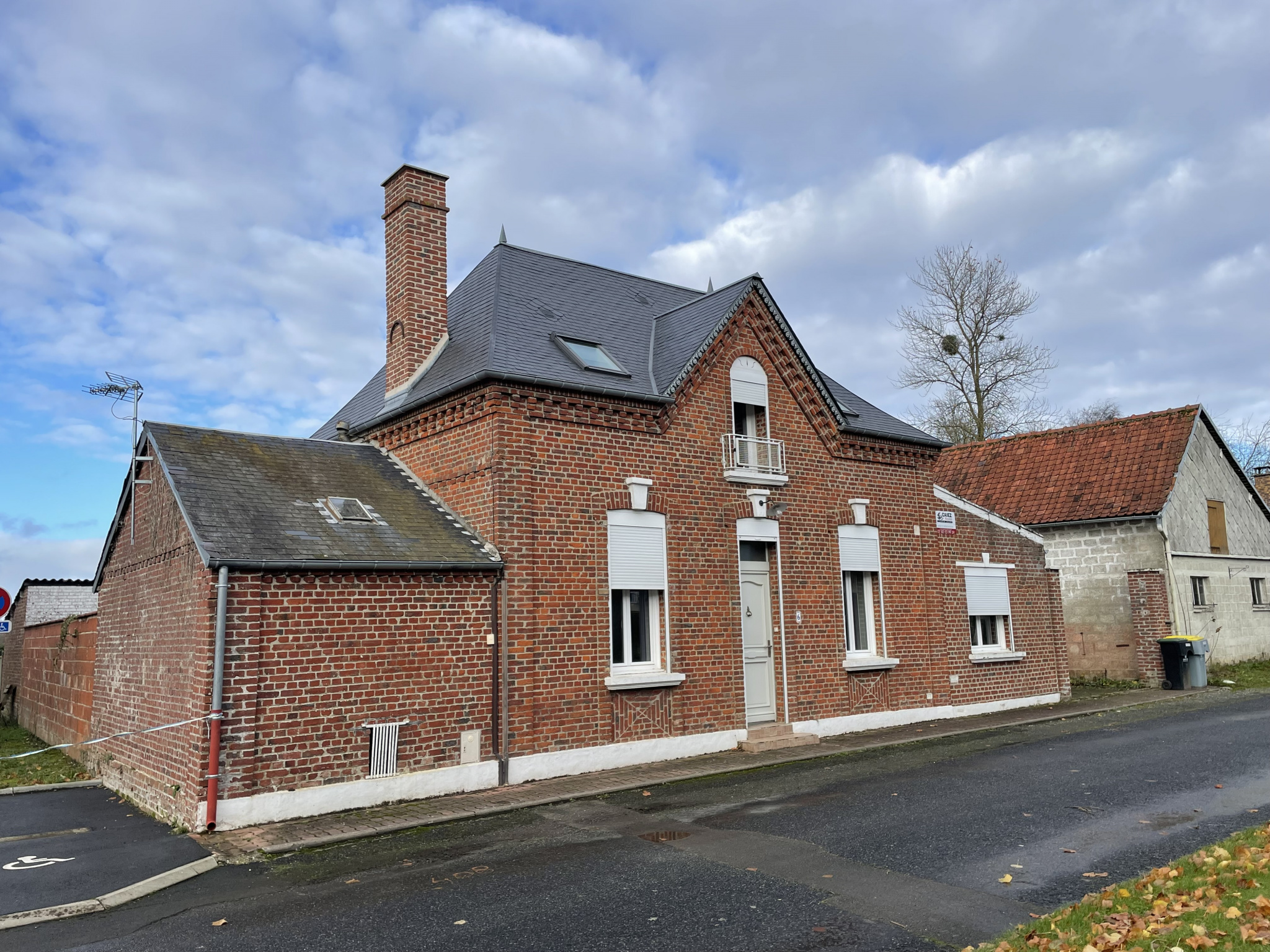 Immo80 – L'immobilier à Amiens et dans la Somme-15 MIN D’AMIENS – sur la Commune de TALMAS : belle maison individuelle T4 avec garages et jardin