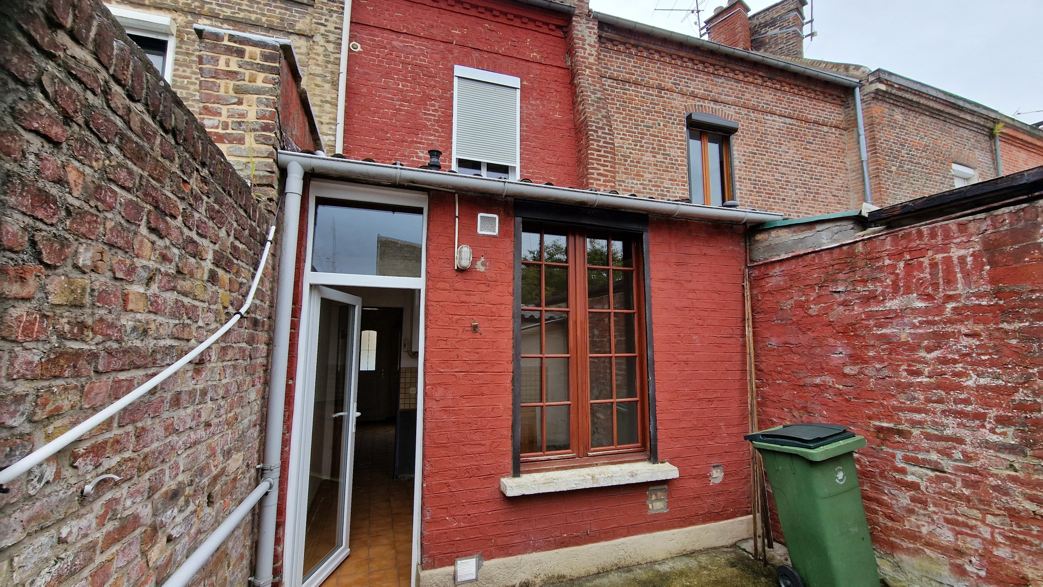 Immo80 – L'immobilier à Amiens et dans la Somme-AMIENS OUEST – secteur Route d’Abbeville  : AMIENOISE T3 avec cour