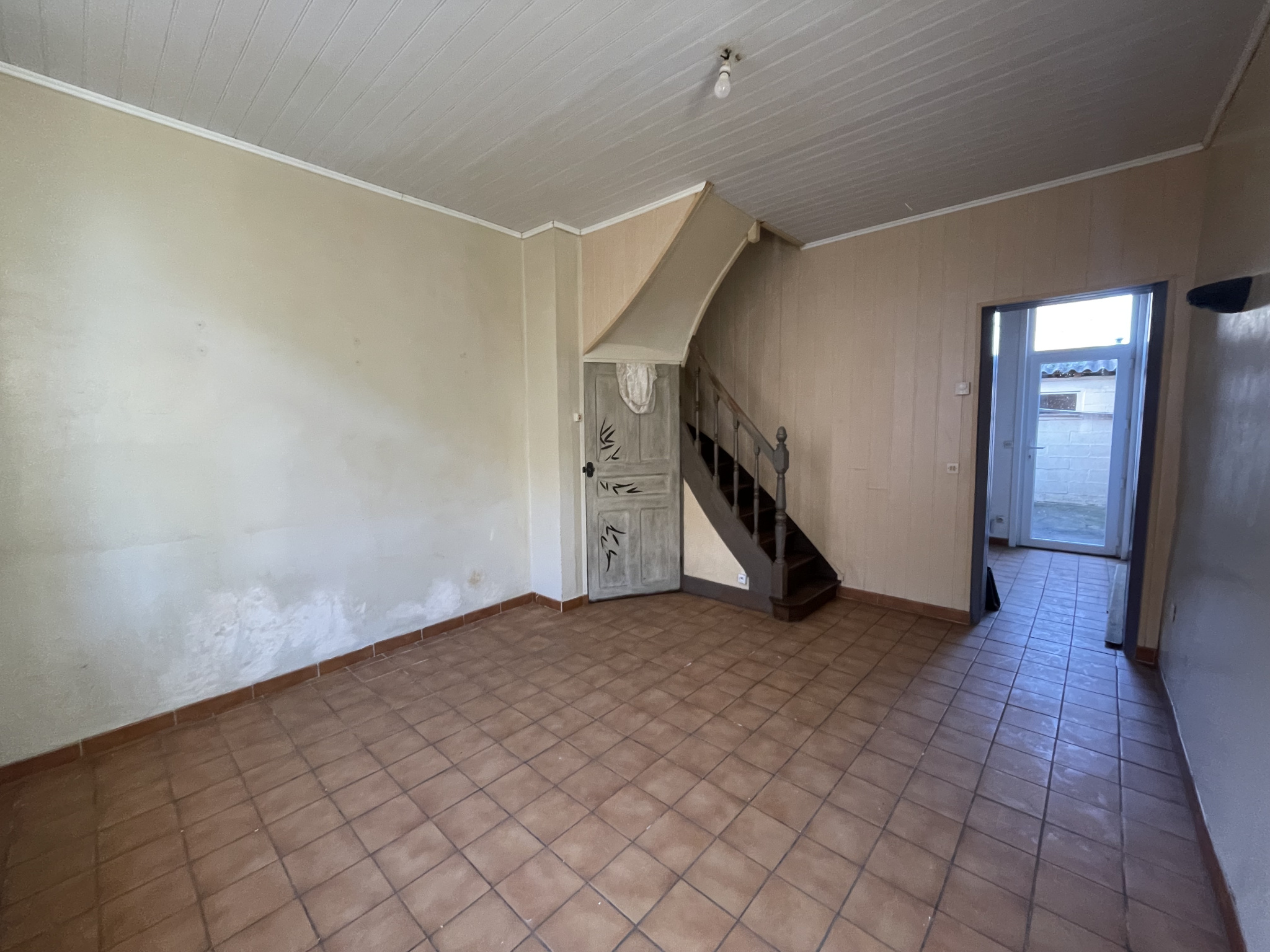 Immo80 – L'immobilier à Amiens et dans la Somme-AMIENS OUEST – secteur Route d’Abbeville  : AMIENOISE T3 avec cour