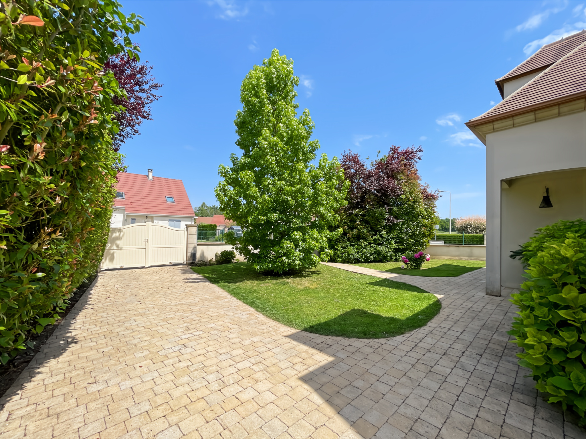 Immo80 – L'immobilier à Amiens et dans la Somme-BREUIL LE SEC : SUPERBE PAVILLON AVEC TERRASSE JARDIN ET GARAGE