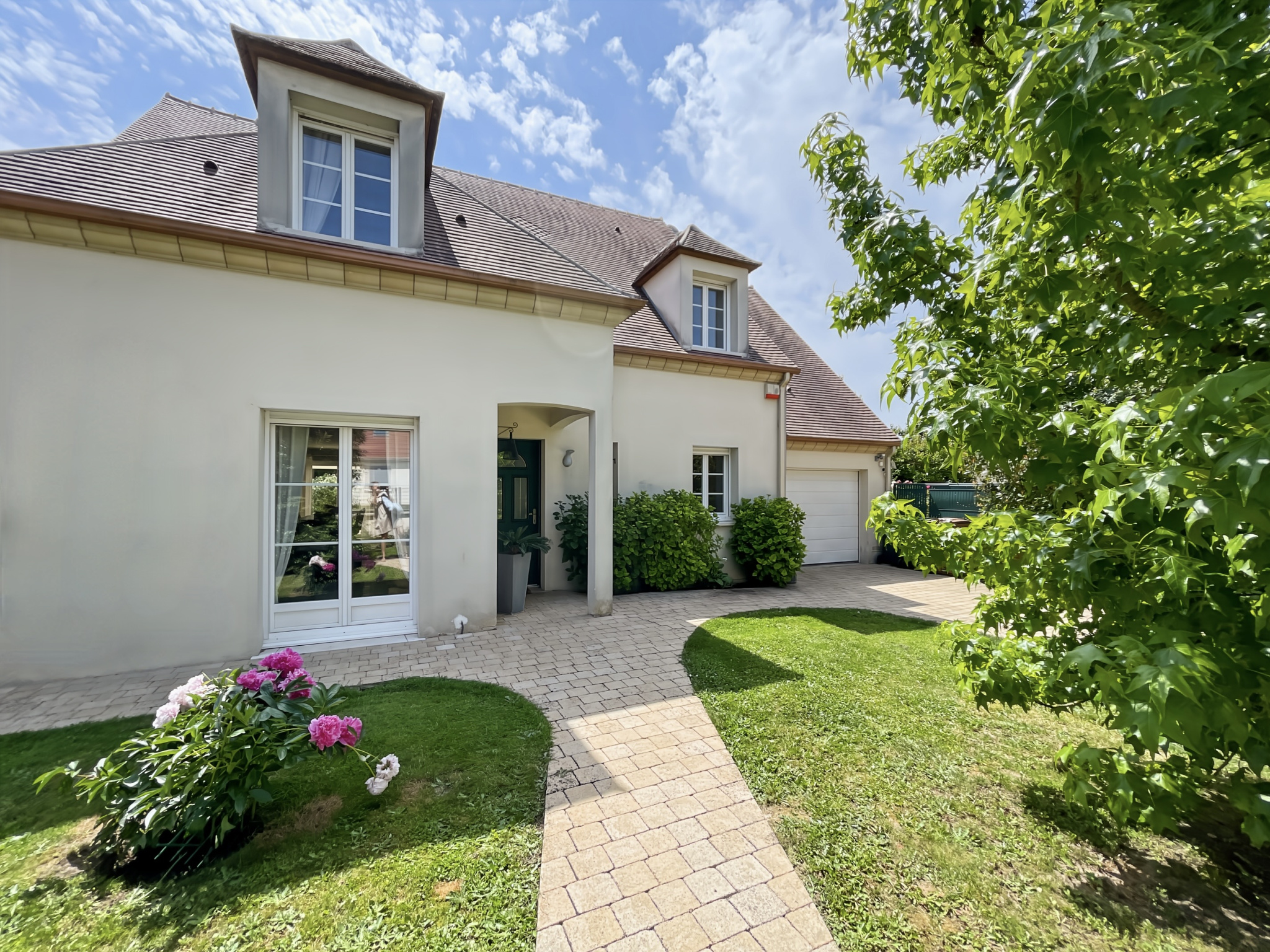 Immo80 – L'immobilier à Amiens et dans la Somme-BREUIL LE SEC : SUPERBE PAVILLON AVEC TERRASSE JARDIN ET GARAGE