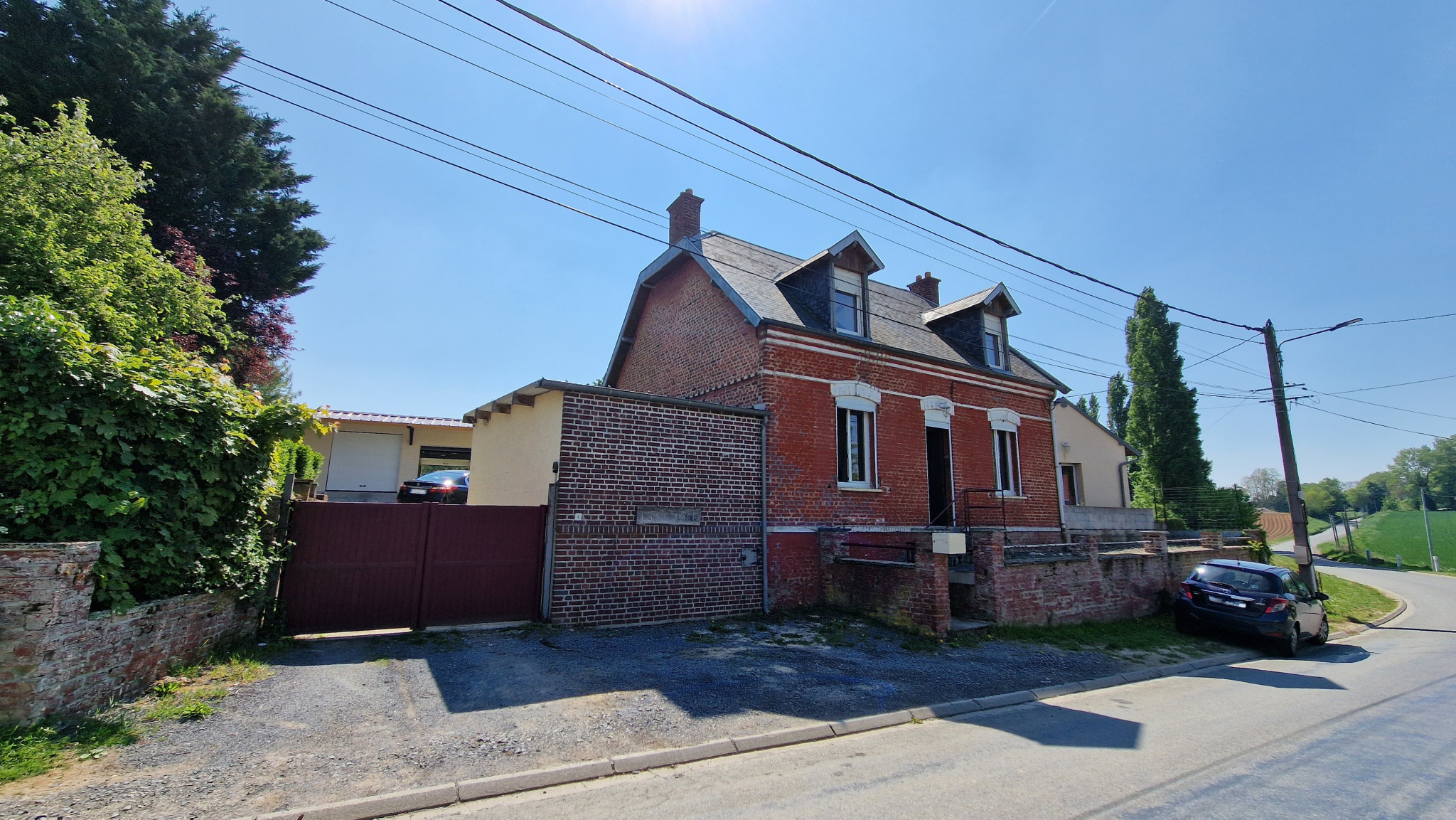 Immo80 – L'immobilier à Amiens et dans la Somme-ENNEMAIN : MAISON 7 PIECES AVEC GARAGES et JARDIN