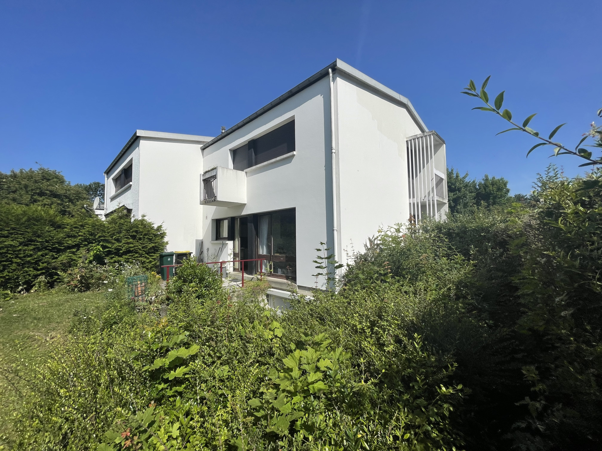 Immo80 – L'immobilier à Amiens et dans la Somme-AMIENS SUD EST : PAVILLON JUMELE d’un côté avec beau jardin et cave compléte