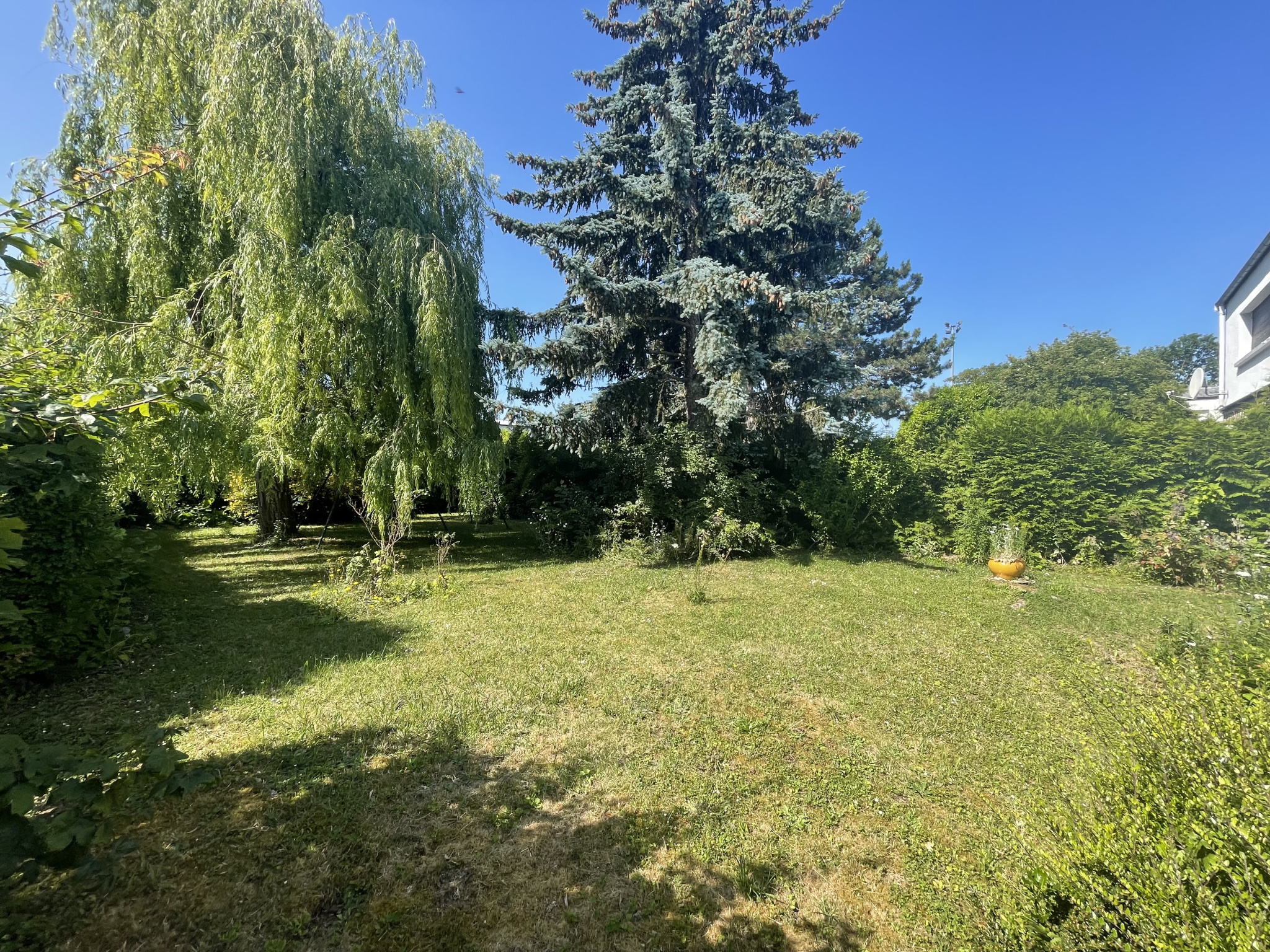 Immo80 – L'immobilier à Amiens et dans la Somme-AMIENS SUD EST : PAVILLON JUMELE d’un côté avec beau jardin et cave compléte