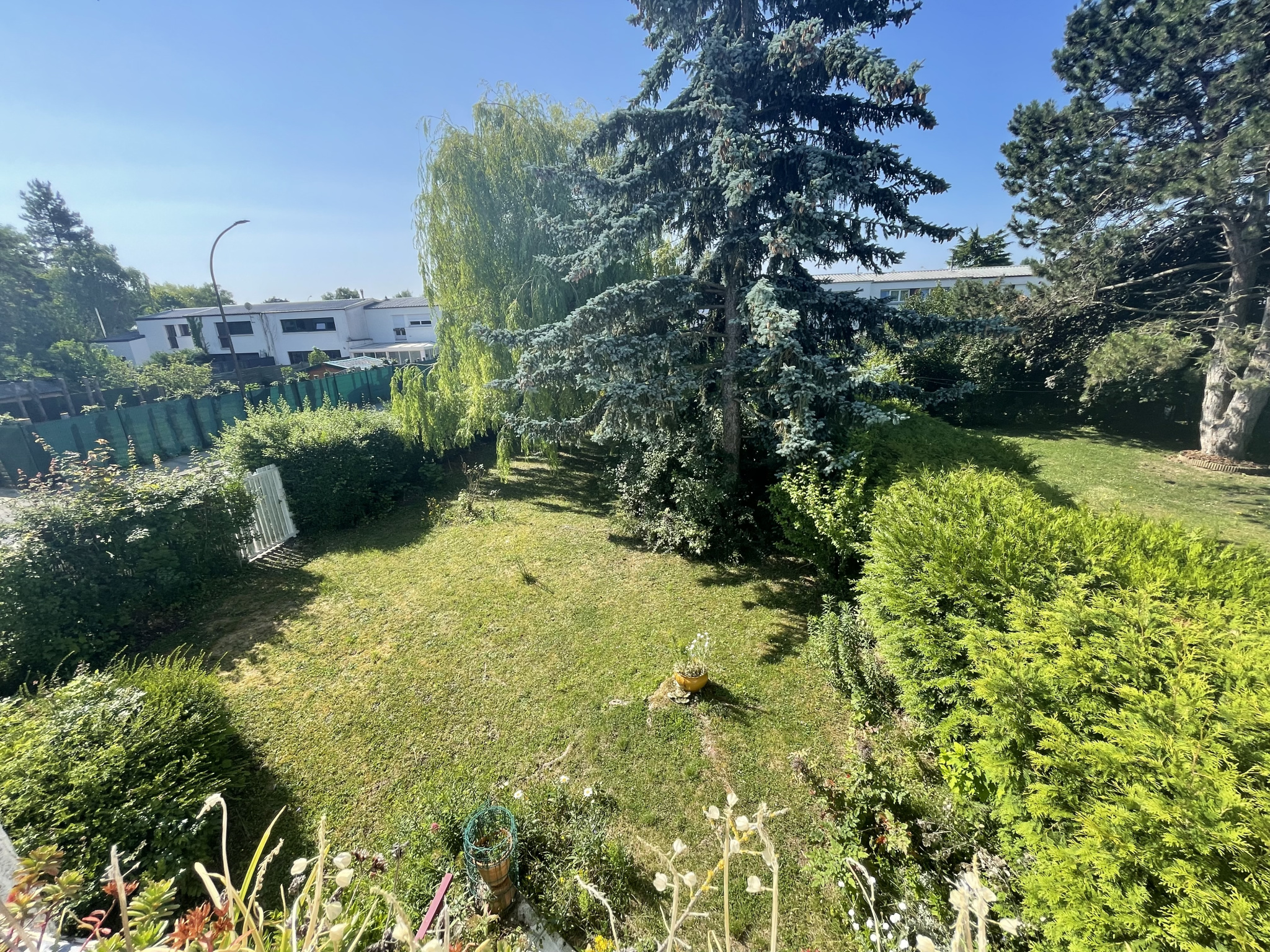 Immo80 – L'immobilier à Amiens et dans la Somme-AMIENS SUD EST : PAVILLON JUMELE d’un côté avec beau jardin et cave compléte
