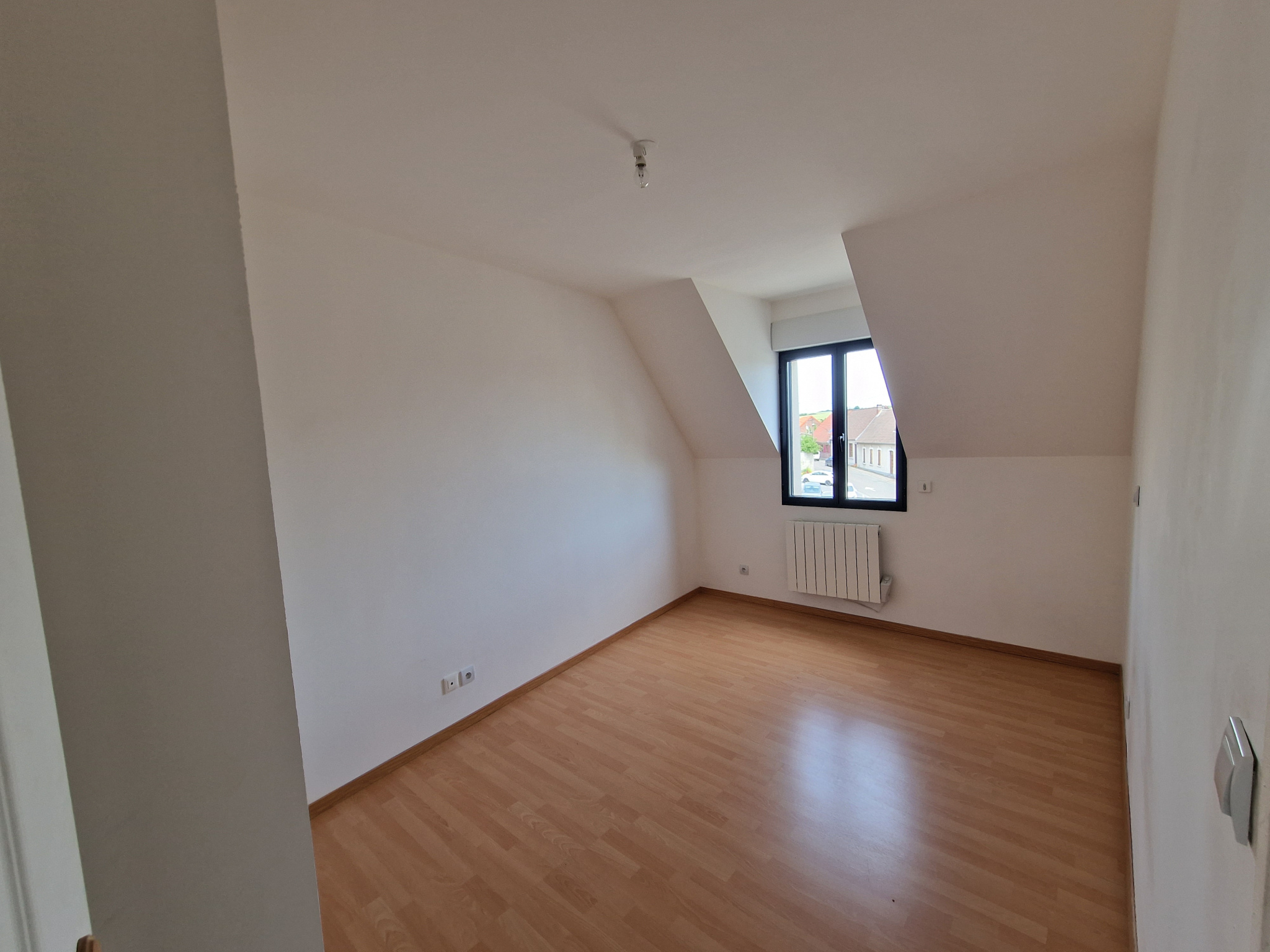 Immo80 – L'immobilier à Amiens et dans la Somme-TRES BEL APPARTEMENT de 42,25 m2 LUMINEUX CENTRE VILLE DE BRAY SUR SOMME