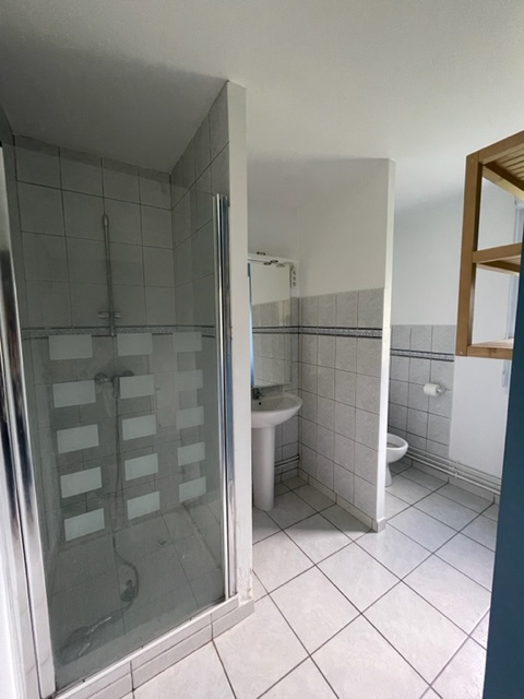 Immo80 – L'immobilier à Amiens et dans la Somme-AMIENS SUD – rue Victor Magnier : APPARTEMENT T2 au rez-de-chaussée d&rsquo;un pavillon individuel avec place de par