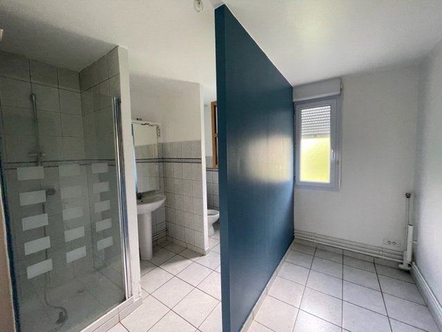 Immo80 – L'immobilier à Amiens et dans la Somme-AMIENS SUD – rue Victor Magnier : APPARTEMENT T2 au rez-de-chaussée d&rsquo;un pavillon individuel avec place de par