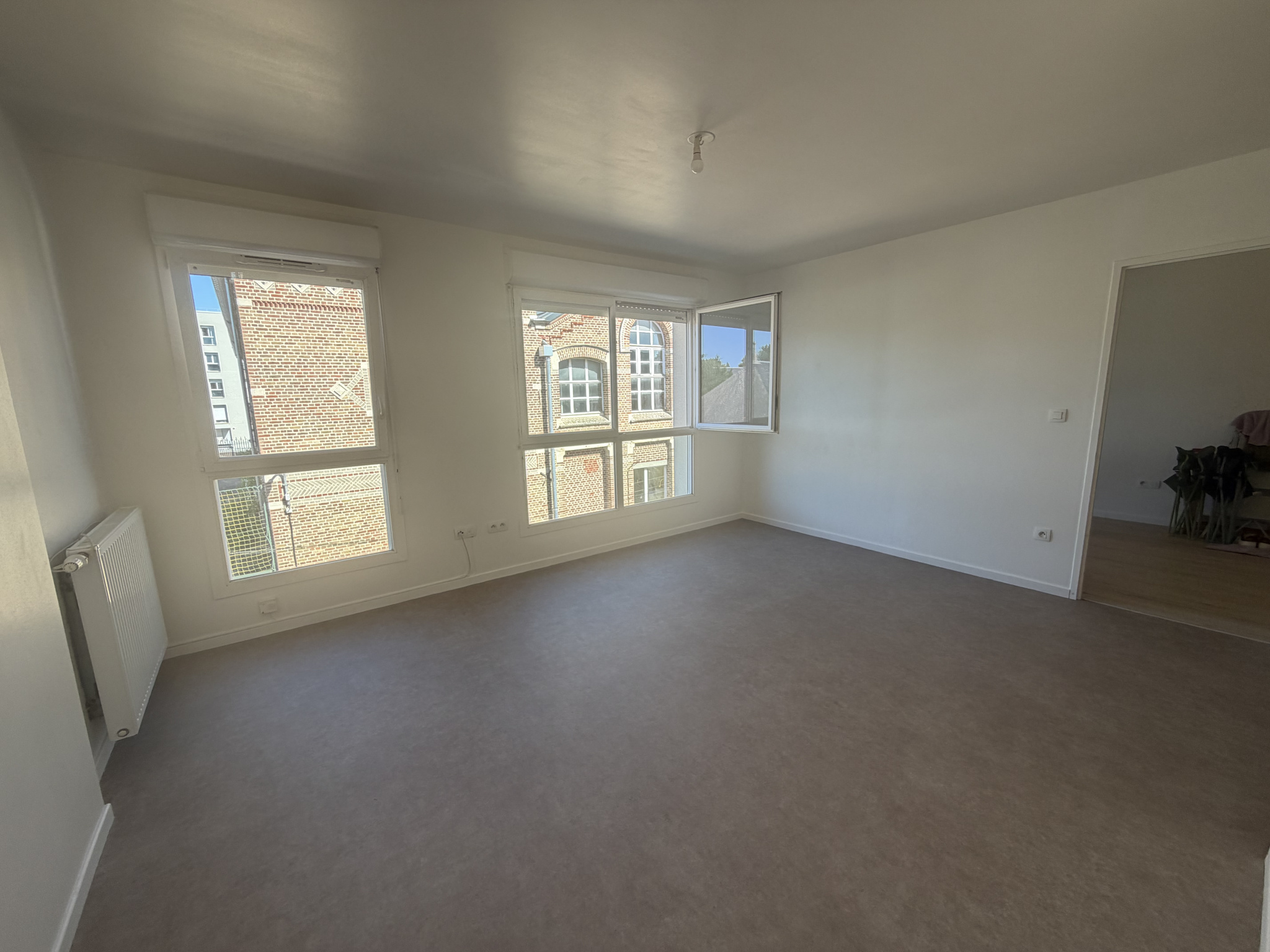 Immo80 – L'immobilier à Amiens et dans la Somme-AMIENS SECTEUR QUAI DE LA SOMME : TRES BEL APPARTEMENT T2 de 43.22 m2 avec parking en sous-sol