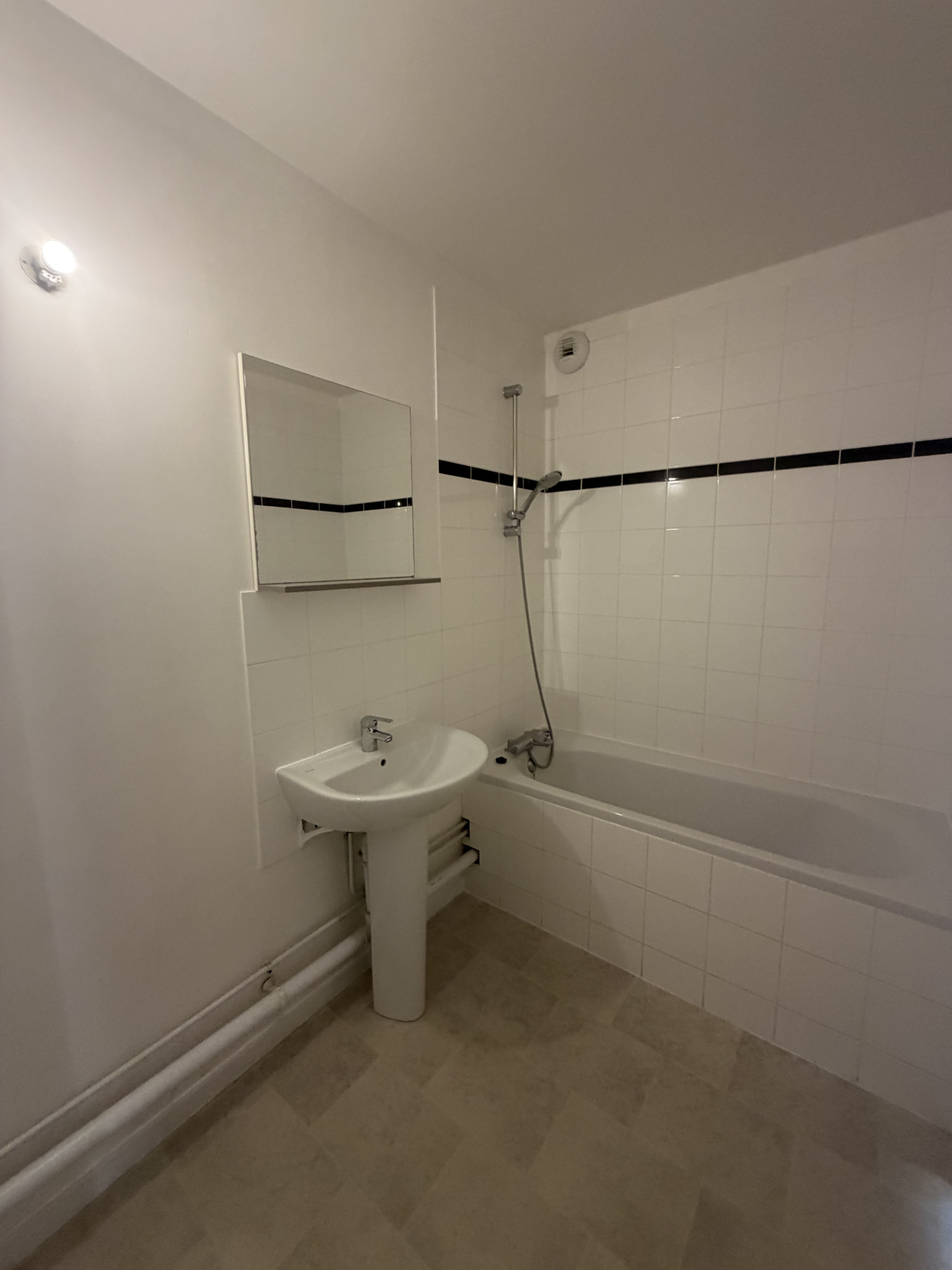 Immo80 – L'immobilier à Amiens et dans la Somme-AMIENS SECTEUR QUAI DE LA SOMME : TRES BEL APPARTEMENT T2 de 43.22 m2 avec parking en sous-sol