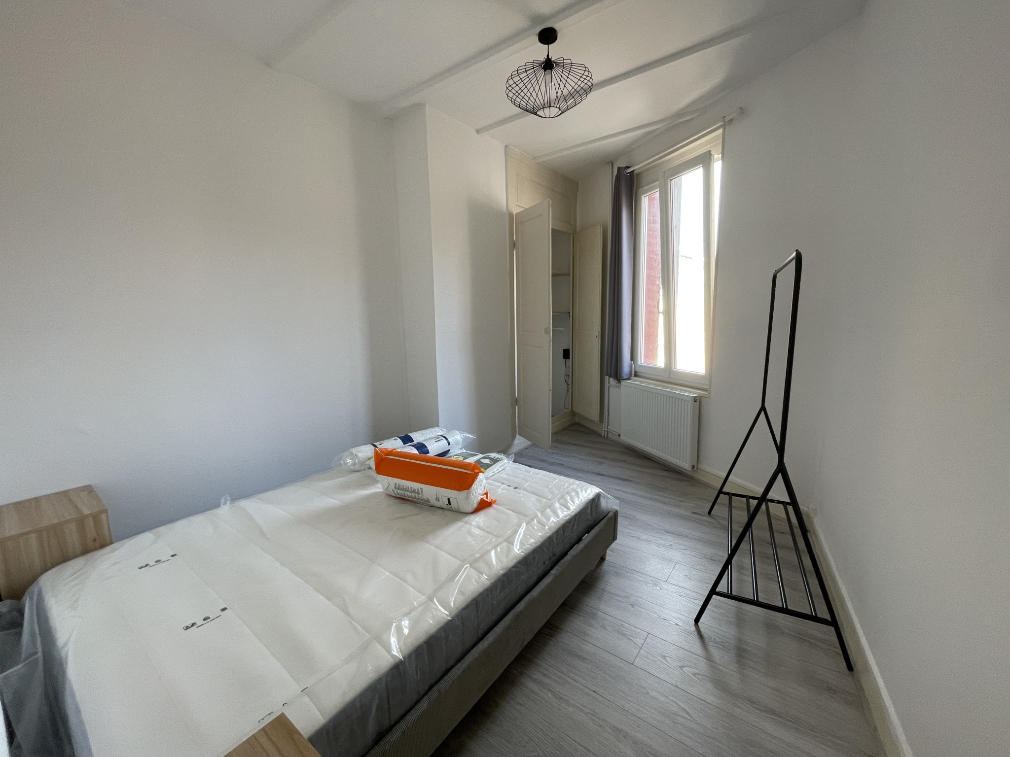 Immo80 – L'immobilier à Amiens et dans la Somme-IDEAL COLOCATION  –  AMIENS PROCHE DE LA GARE  : JOLIE MAISON AMIENOISE T3 MEUBLEE