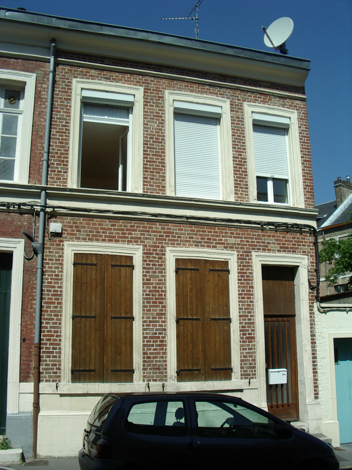 Immo80 – L'immobilier à Amiens et dans la Somme-AMIENS HENRVILLE – A proximité du cirque : AMIENOISE DIVISEE EN 3 LOGEMENTS T1 BIS