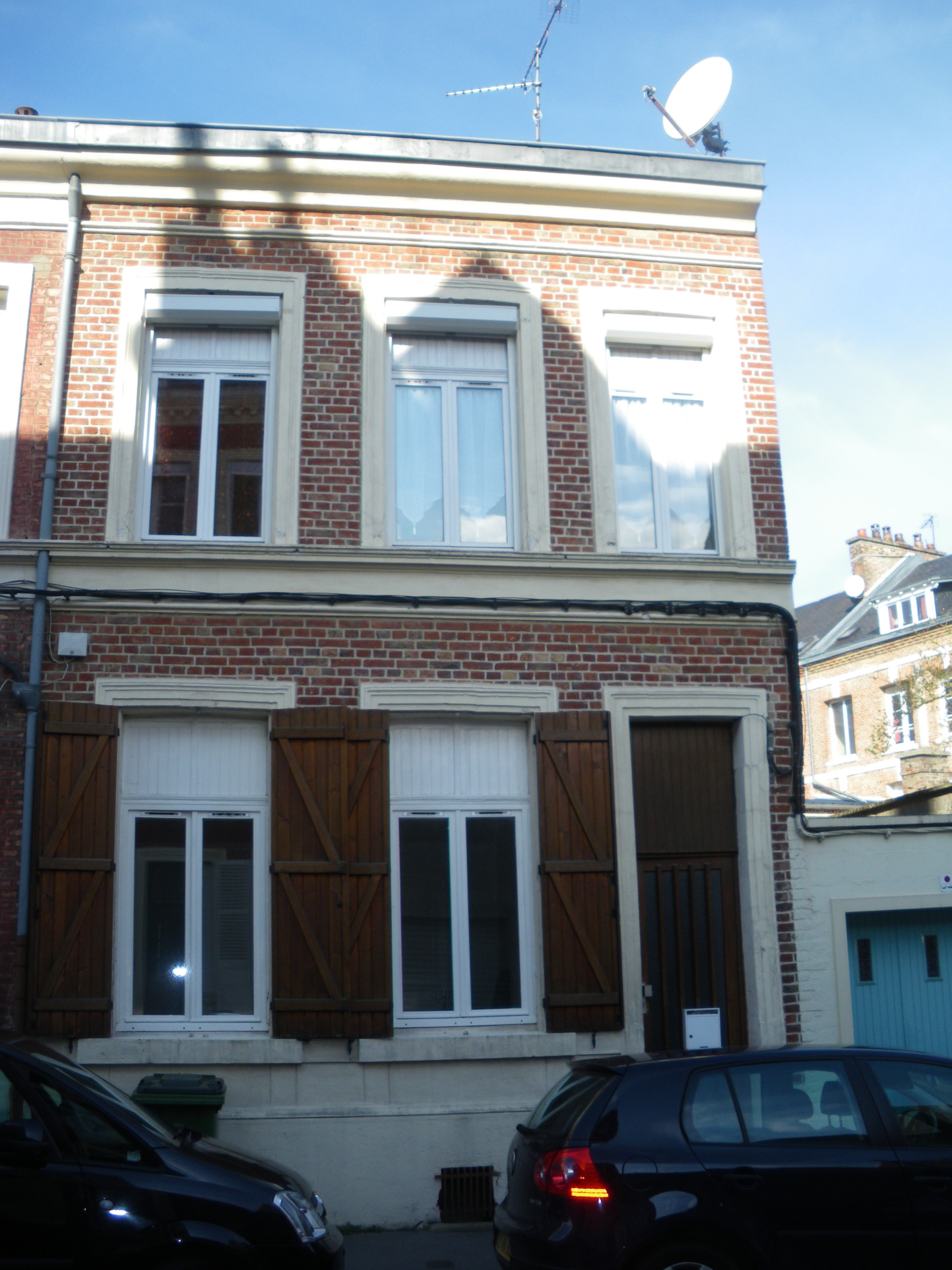 Immo80 – L'immobilier à Amiens et dans la Somme-AMIENS HENRVILLE – A proximité du cirque : AMIENOISE DIVISEE EN 3 LOGEMENTS T1 BIS