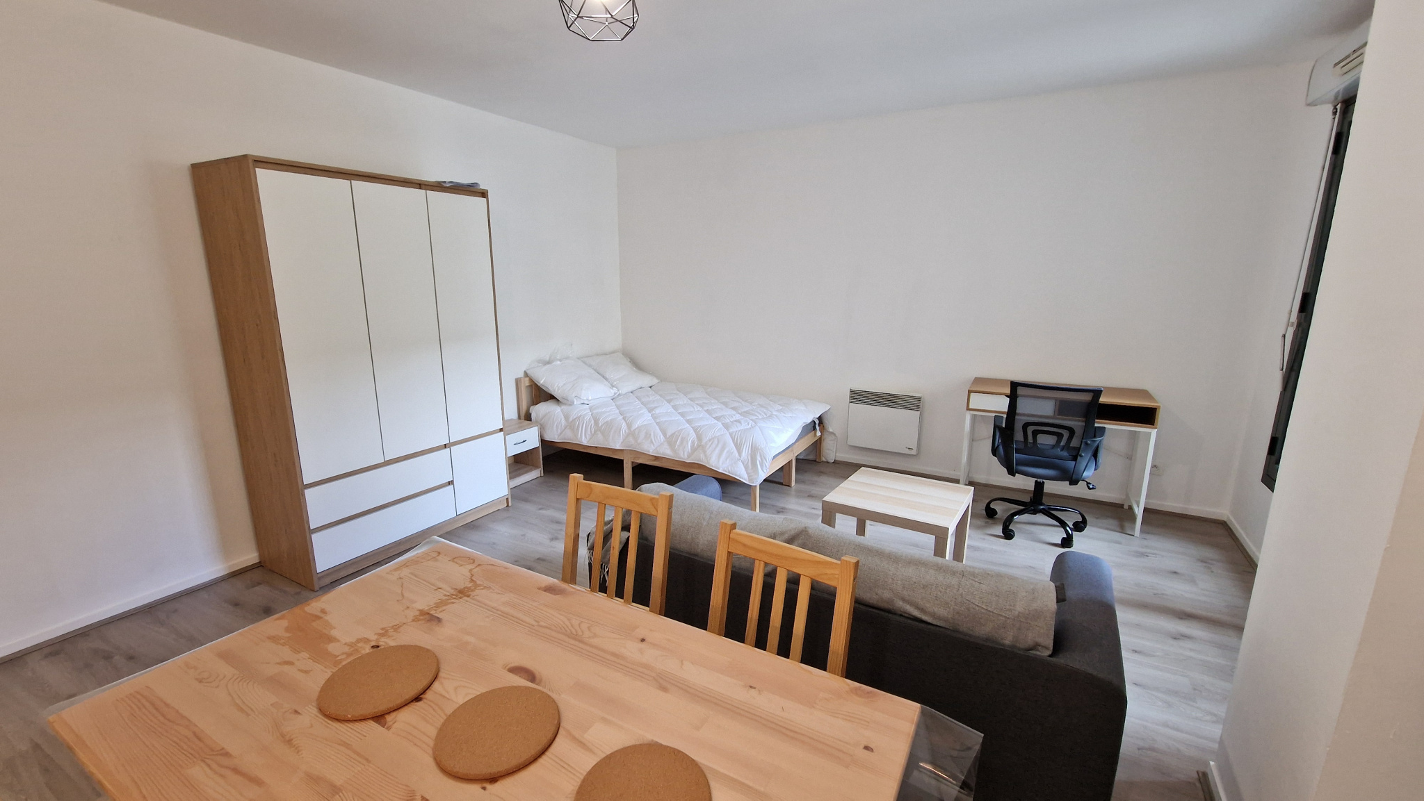 Immo80 – L'immobilier à Amiens et dans la Somme-CENTRE VILLE : STUDIO MEUBLE ENTIEREMENT REFAIT A NEUF