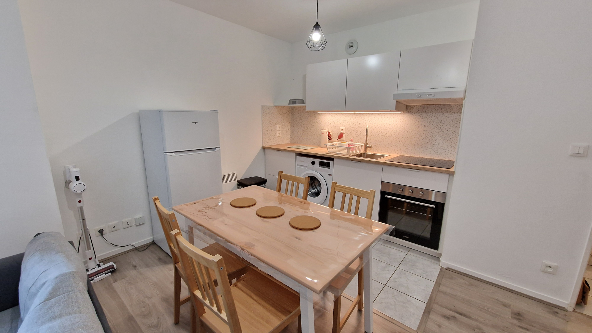 Immo80 – L'immobilier à Amiens et dans la Somme-CENTRE VILLE : STUDIO MEUBLE ENTIEREMENT REFAIT A NEUF