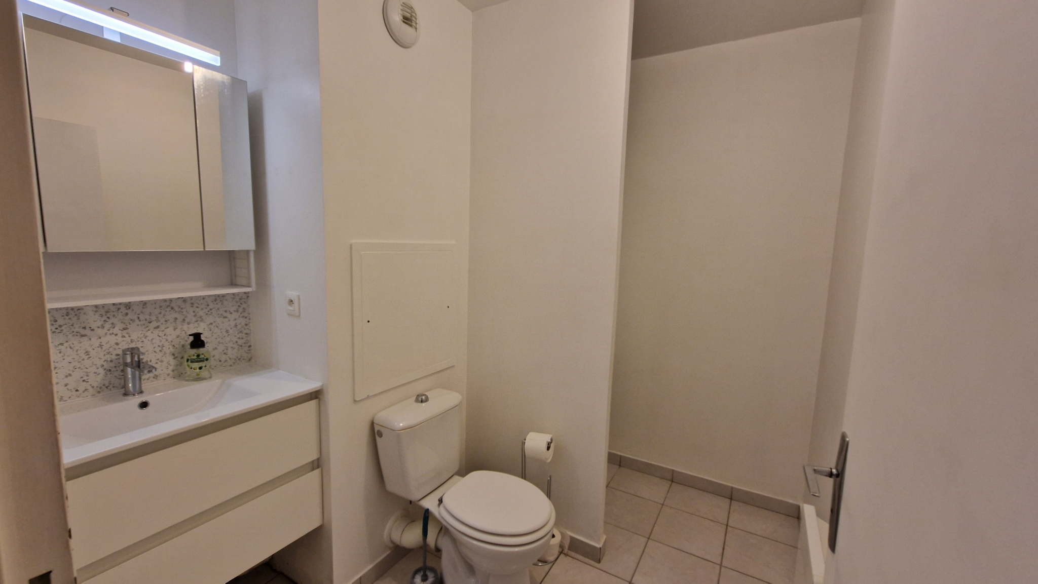 Immo80 – L'immobilier à Amiens et dans la Somme-CENTRE VILLE : STUDIO MEUBLE ENTIEREMENT REFAIT A NEUF