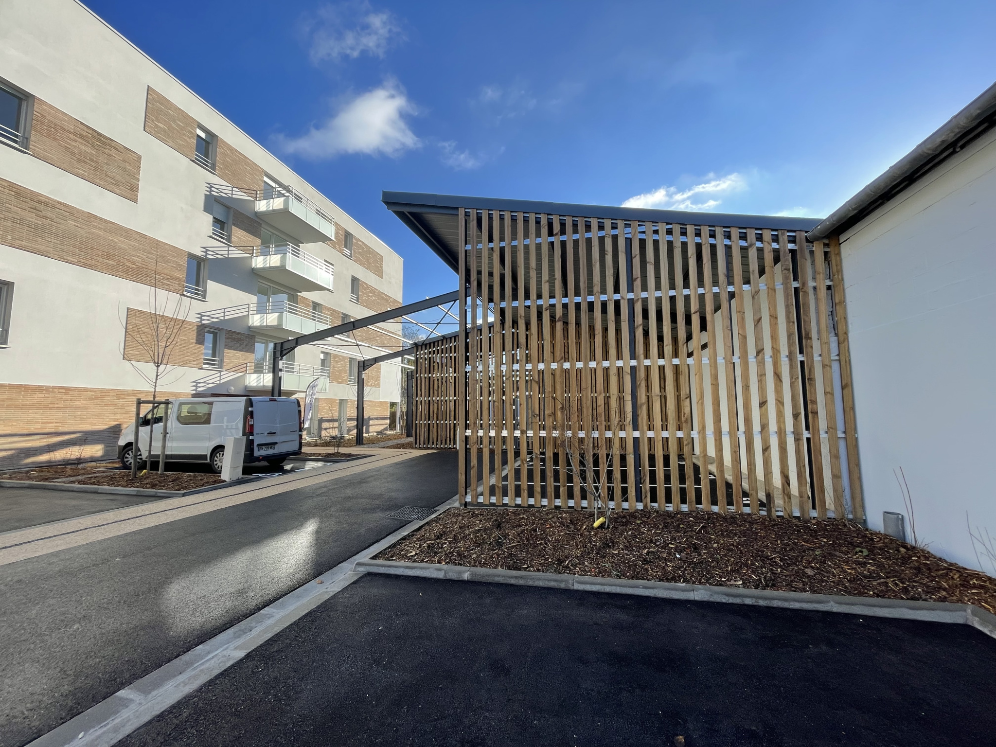 Immo80 – L'immobilier à Amiens et dans la Somme-AMIENS SECTEUR CITADELLE : TRES BEL APPARTEMENT T3 avec balcon et 2 parkings en sous-sol dans RESIDENCE NEUVE