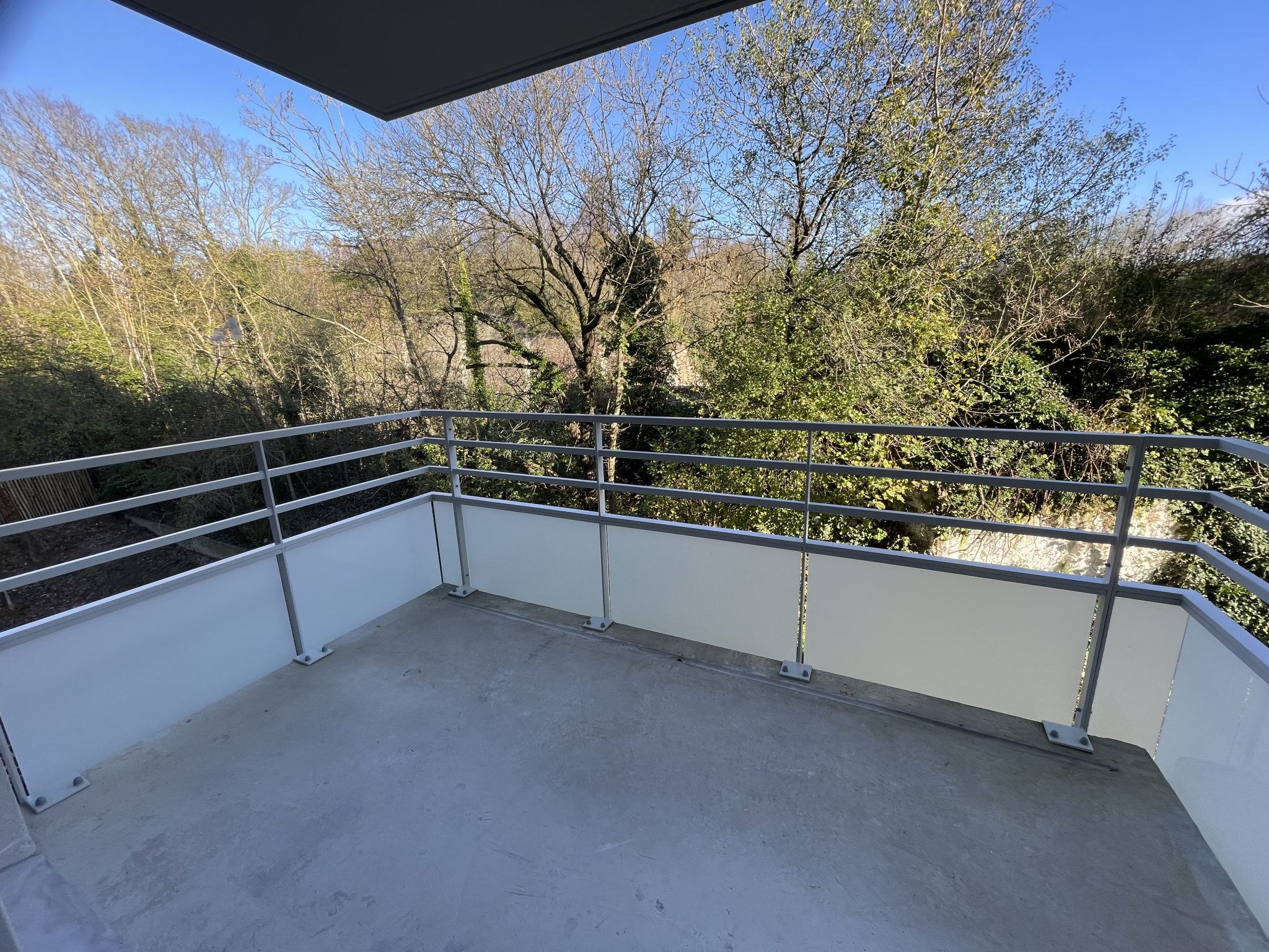 Immo80 – L'immobilier à Amiens et dans la Somme-AMIENS SECTEUR CITADELLE : TRES BEL APPARTEMENT T3 avec balcon et 2 parkings en sous-sol dans RESIDENCE NEUVE