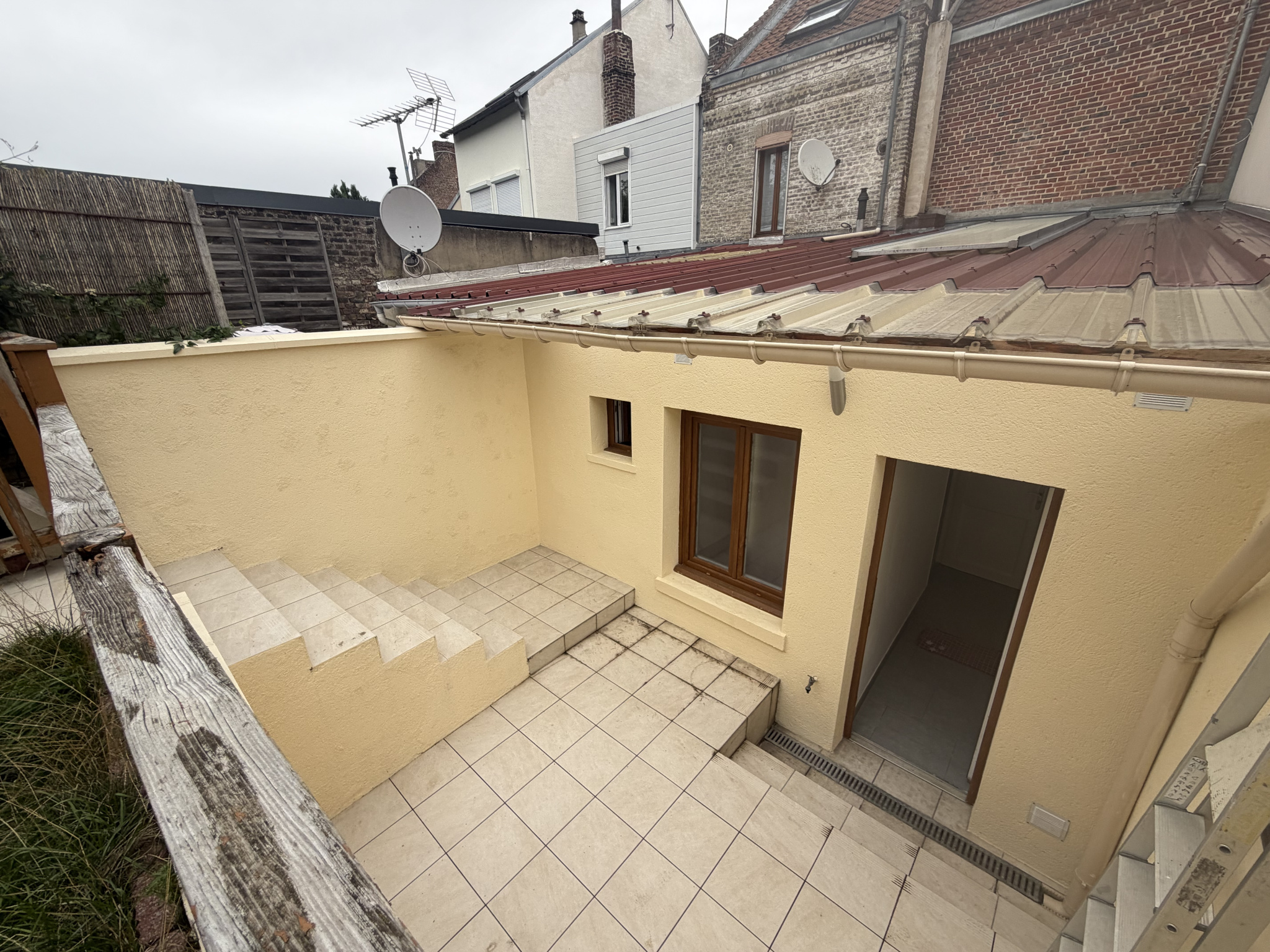 Immo80 – L'immobilier à Amiens et dans la Somme-AMIENS QUARTIER LA NEUVILLE : JOLIE AMIENOISE T3 avec terrasse et jardin