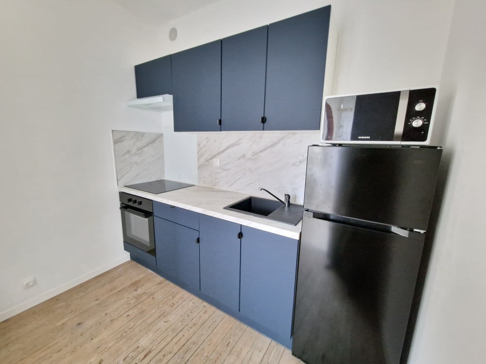 Immo80 – L'immobilier à Amiens et dans la Somme-APPARTEMENT DE TYPE F2 Situé dans le Haut du Quartier HENRIVILLE face Providence et Cité Scolaire