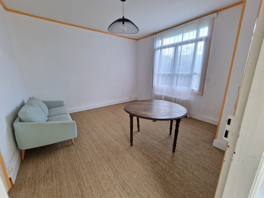 Immo80 – L'immobilier à Amiens et dans la Somme-APPARTEMENT DE TYPE F2 Situé dans le Haut du Quartier HENRIVILLE face Providence et Cité Scolaire