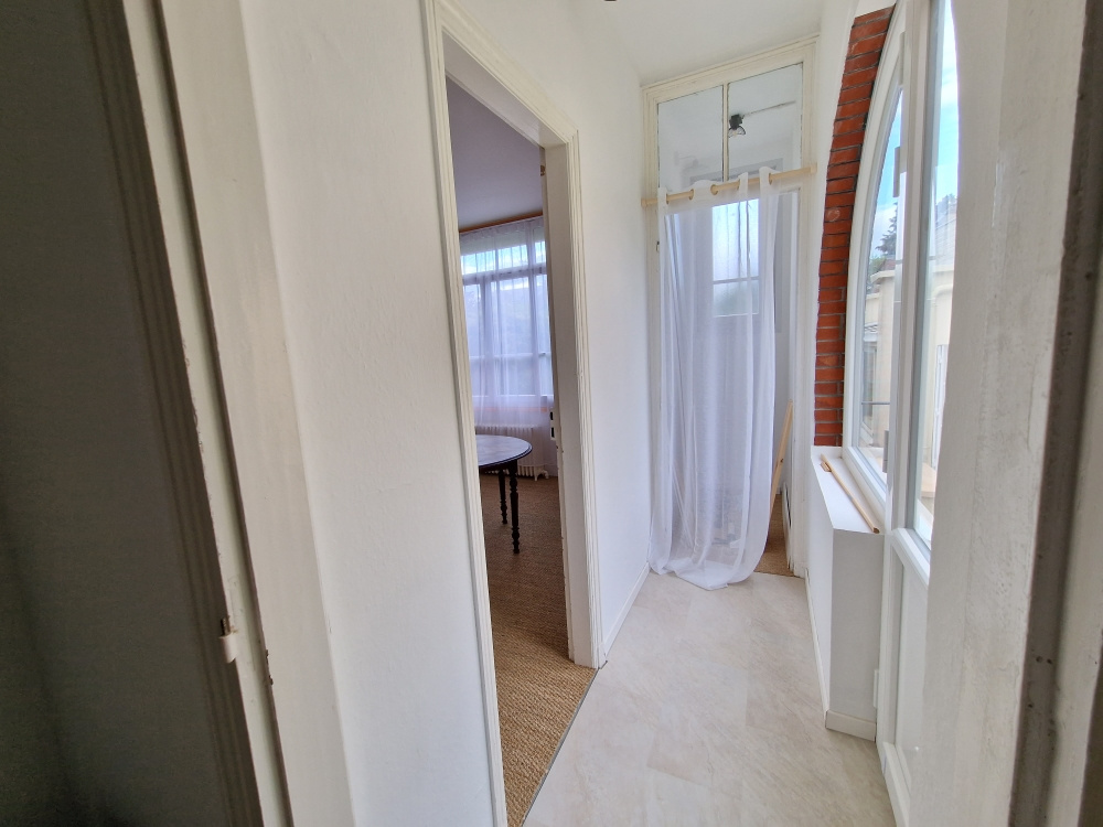 Immo80 – L'immobilier à Amiens et dans la Somme-APPARTEMENT DE TYPE F2 Situé dans le Haut du Quartier HENRIVILLE face Providence et Cité Scolaire