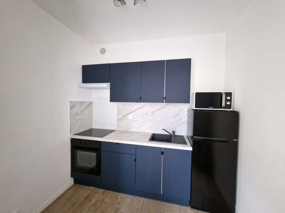 Immo80 – L'immobilier à Amiens et dans la Somme-APPARTEMENT DE TYPE F2 Situé dans le Haut du Quartier HENRIVILLE face Providence et Cité Scolaire