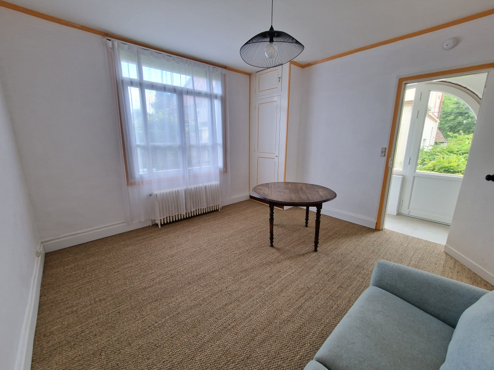 Immo80 – L'immobilier à Amiens et dans la Somme-APPARTEMENT DE TYPE F2 Situé dans le Haut du Quartier HENRIVILLE face Providence et Cité Scolaire