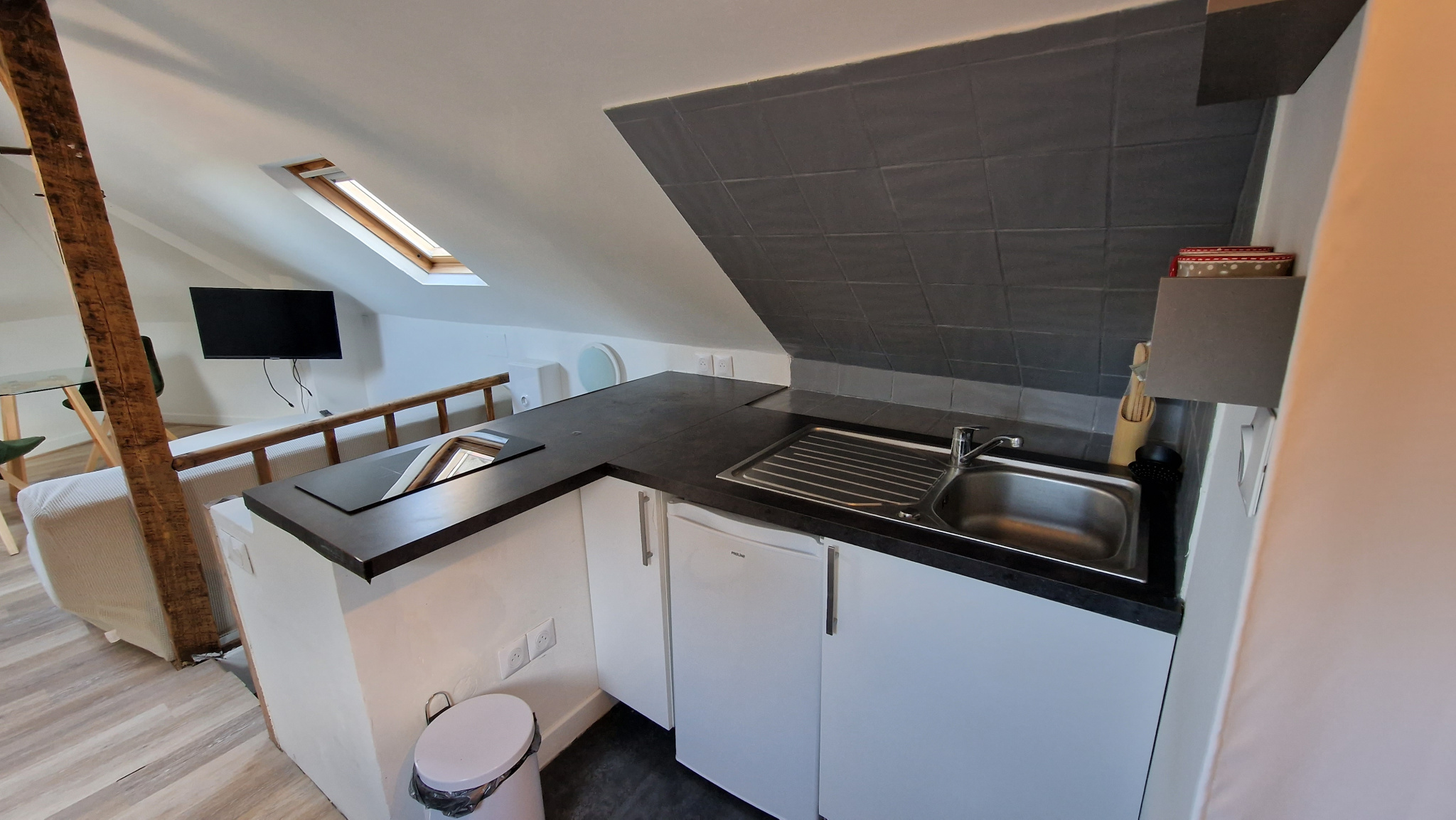 Immo80 – L'immobilier à Amiens et dans la Somme-AMIENS – QUARTIER ST PIERRE – CHARMANT T2 MEUBLE EN DUPLEX