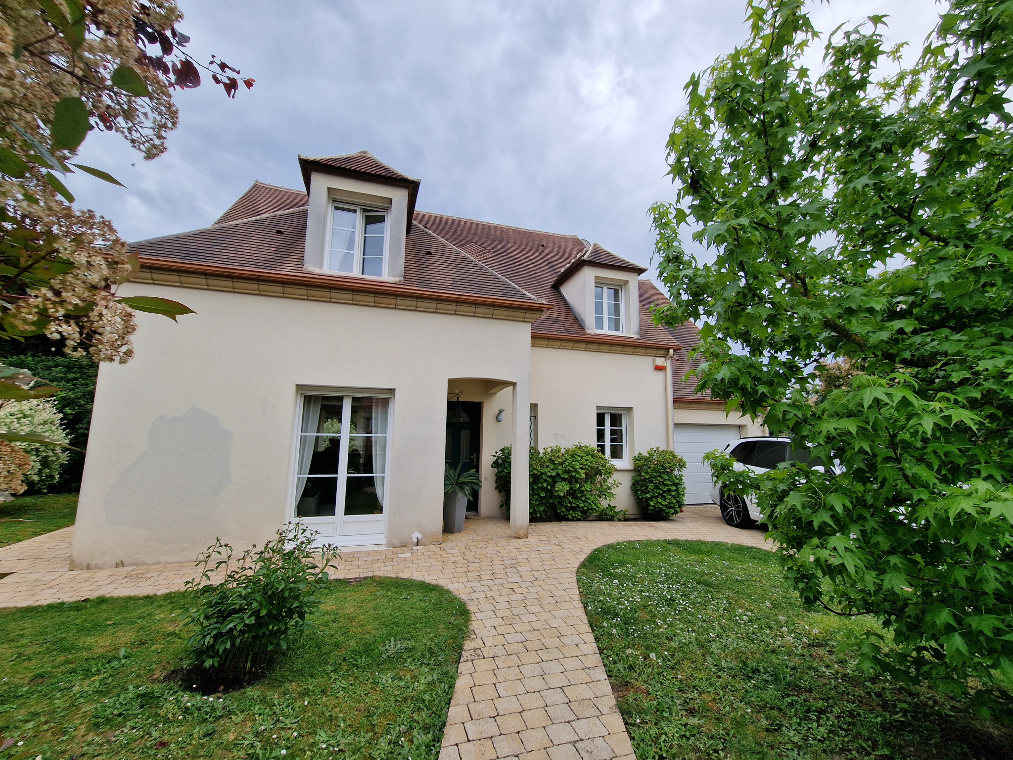 Immo80 – L'immobilier à Amiens et dans la Somme-BREUIL LE SEC : SUPERBE PAVILLON AVEC TERRASSE JARDIN ET GARAGE