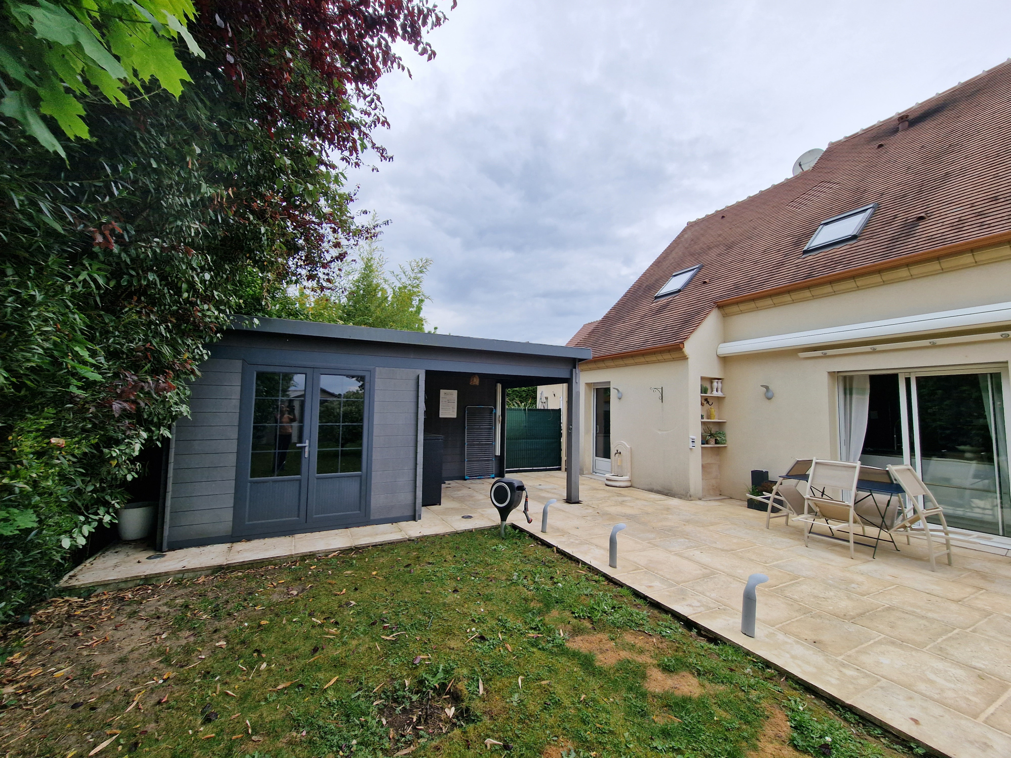 Immo80 – L'immobilier à Amiens et dans la Somme-BREUIL LE SEC : SUPERBE PAVILLON AVEC TERRASSE JARDIN ET GARAGE