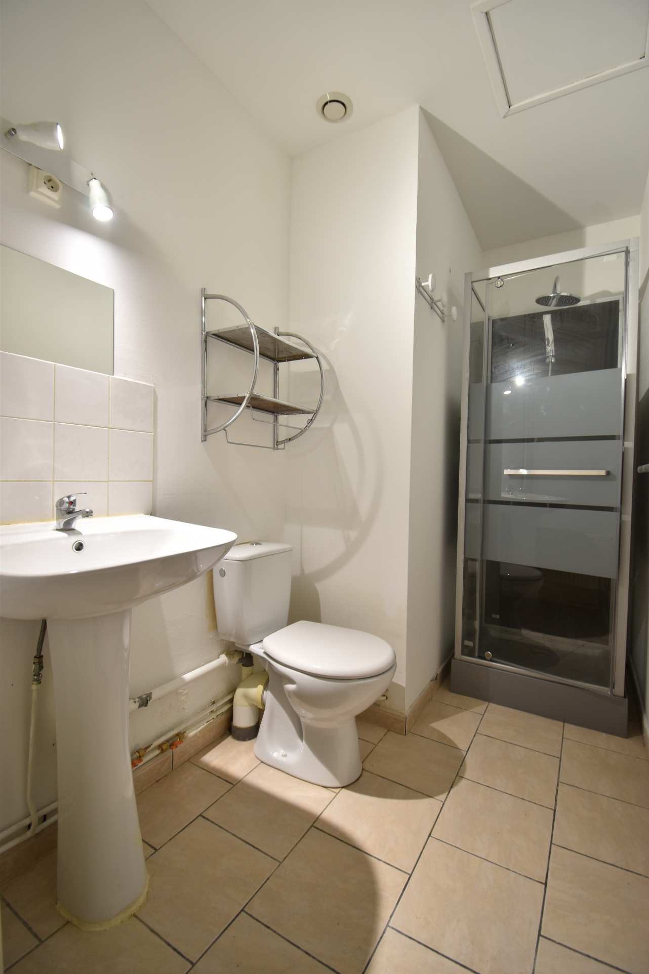 Immo80 – L'immobilier à Amiens et dans la Somme-AMIENS STE ANNE – proche GARE – RUE CLABAULT : STUDIO avec courette