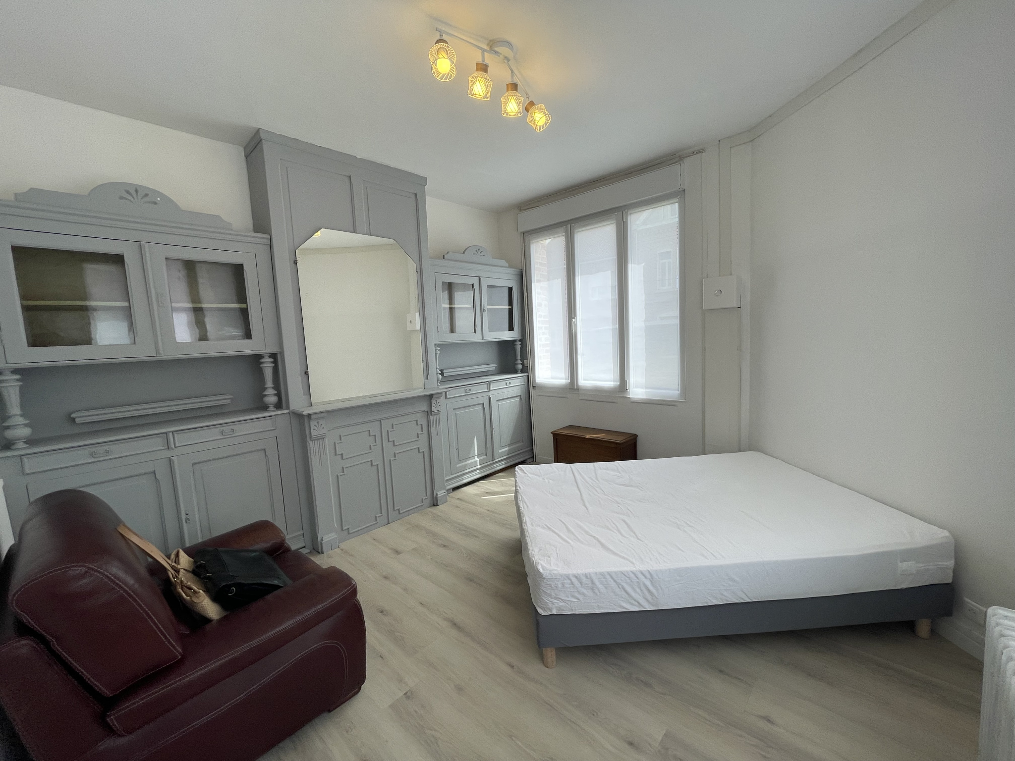 Immo80 – L'immobilier à Amiens et dans la Somme-AMIENS ST PIERRE – proche du Bd de Beauvillé : BEAU STUDIO MEUBLE refait à neuf