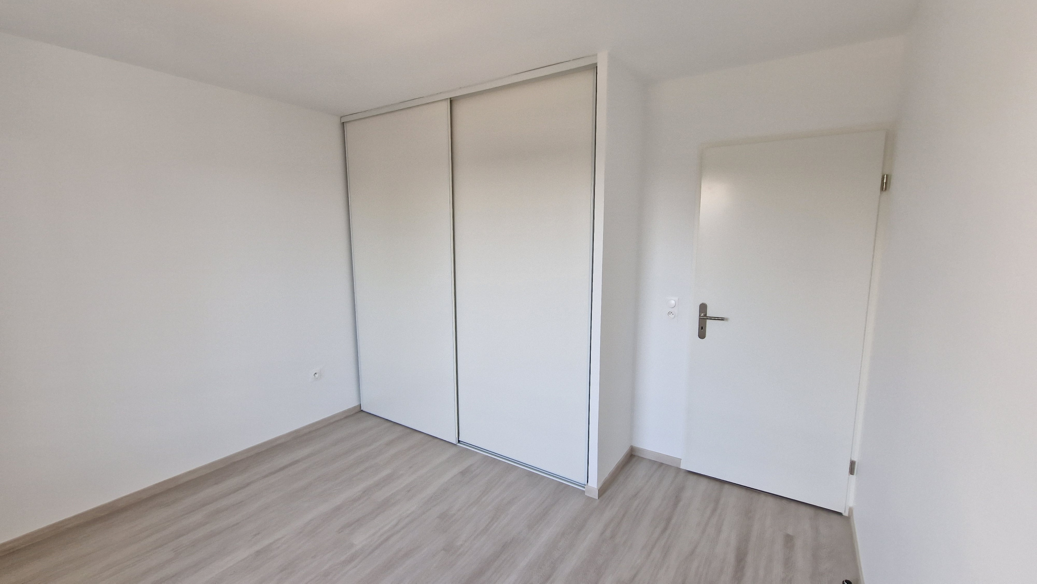 Immo80 – L'immobilier à Amiens et dans la Somme-AMIENS RUE MONTESQUIEU : TRES BEL APPARTEMENT T2 avec parking dans résidence NEUVE ET SECURISEE
