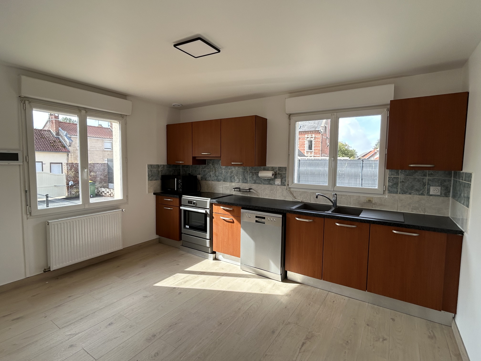 Immo80 – L'immobilier à Amiens et dans la Somme-SUPERBE PAVILLON INDIVIDUEL T5 sur sous-sol et beau jardin
