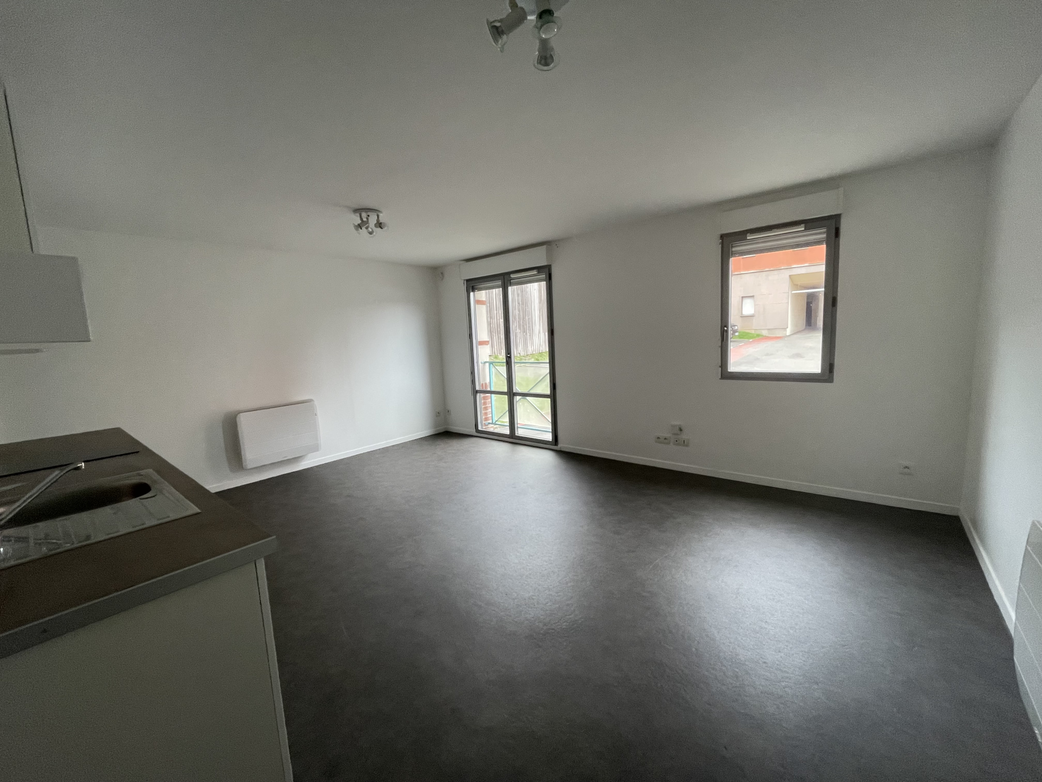 Immo80 – L'immobilier à Amiens et dans la Somme-AMIENS SECTEUR GARE – RESIDENCE TORINO : BEL APPARTEMENT T2 avec parking en sous-sol dans RESIDENCE SECURISEE