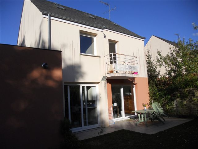 Immo80 – L'immobilier à Amiens et dans la Somme-AMIENS SUD – RUE JEAN MOULIN : PAVILLON INDIVIDUEL T5 avec garage et jardin dans petite copropriété